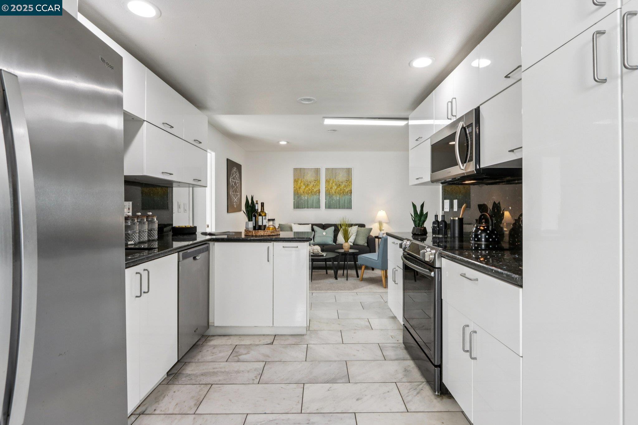 Detail Gallery Image 19 of 48 For 1998 Edgeview Dr, San Jose,  CA 95122 - 4 Beds | 3 Baths