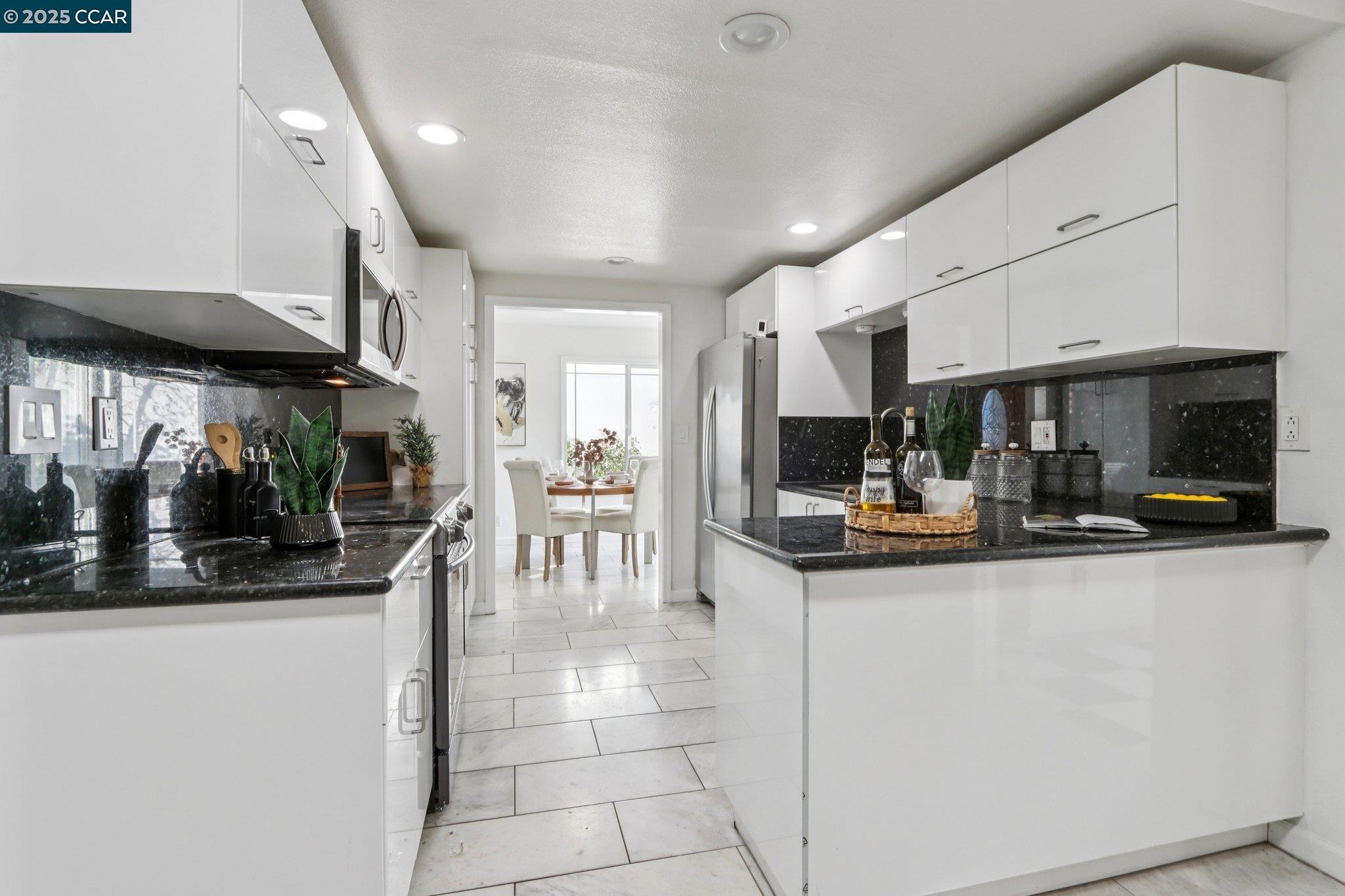 Detail Gallery Image 22 of 48 For 1998 Edgeview Dr, San Jose,  CA 95122 - 4 Beds | 3 Baths