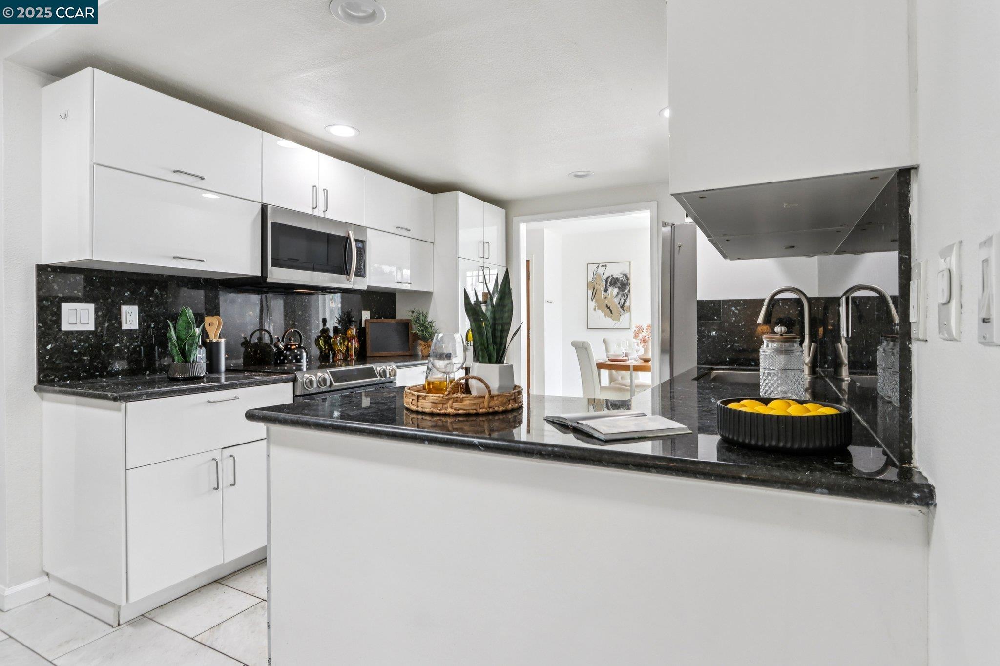 Detail Gallery Image 23 of 48 For 1998 Edgeview Dr, San Jose,  CA 95122 - 4 Beds | 3 Baths