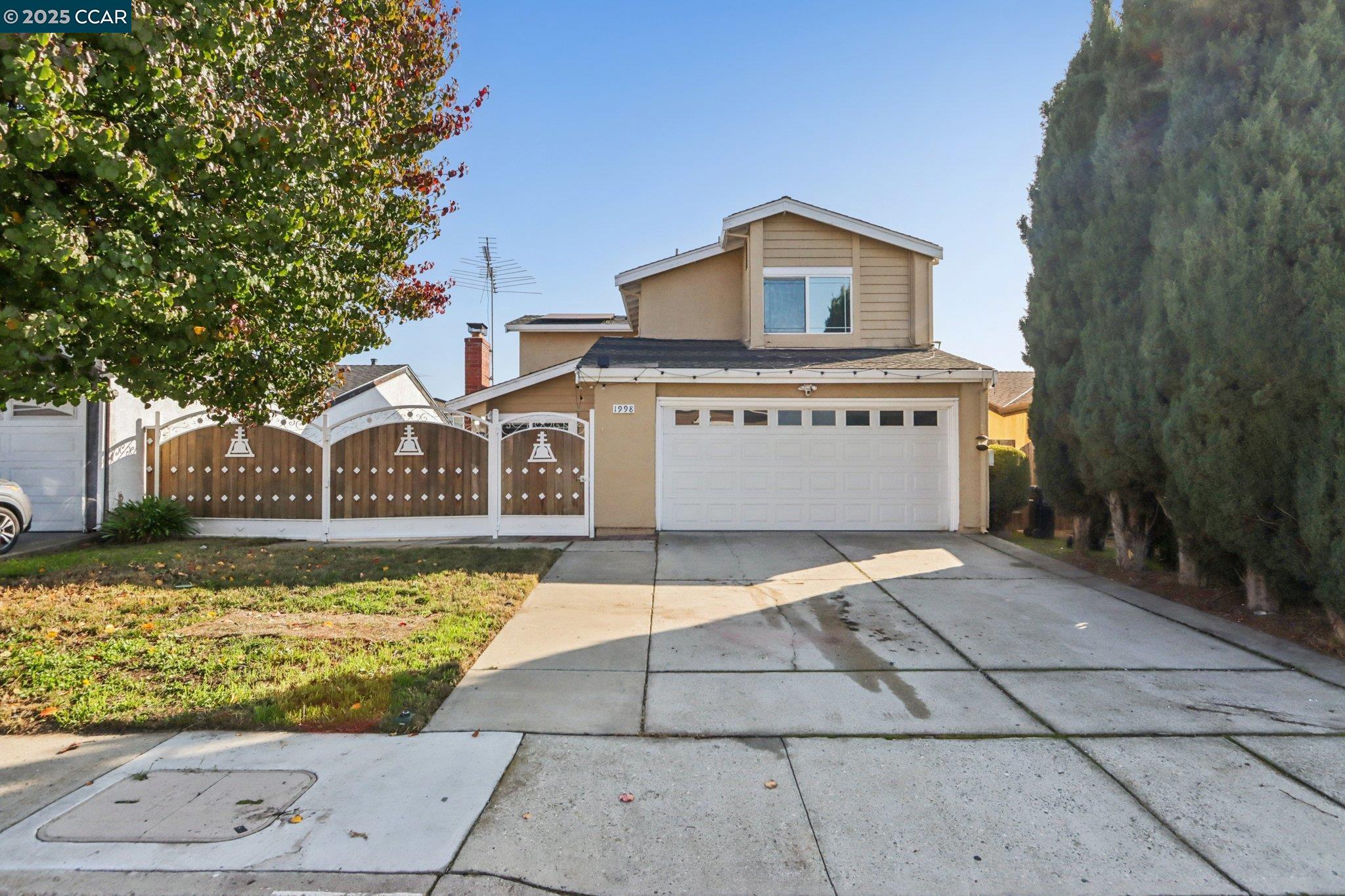 Detail Gallery Image 3 of 48 For 1998 Edgeview Dr, San Jose,  CA 95122 - 4 Beds | 3 Baths
