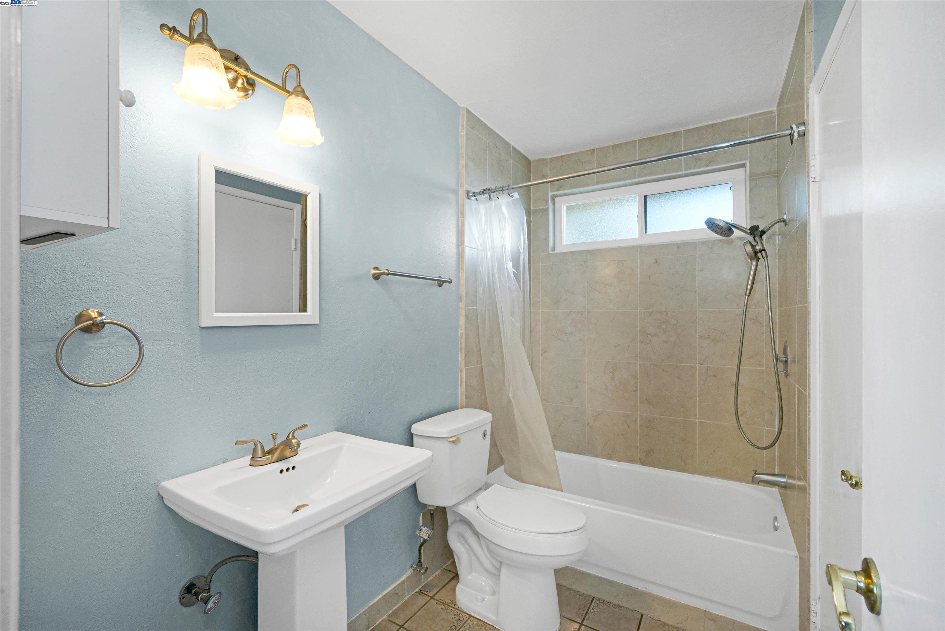 Detail Gallery Image 23 of 50 For 3608 Siskiyou Ct, Hayward,  CA 94542 - 4 Beds | 3 Baths