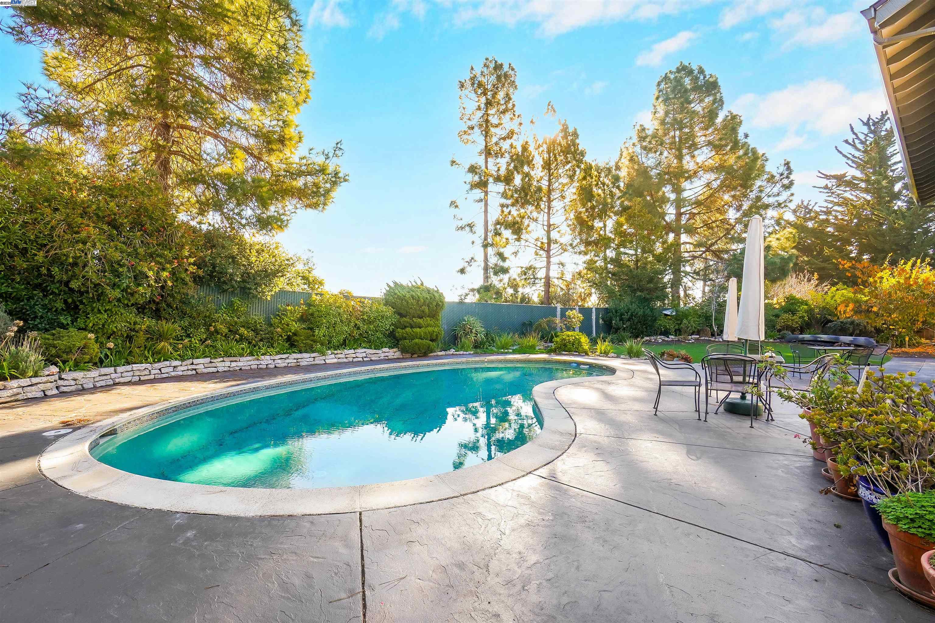 Detail Gallery Image 43 of 50 For 3608 Siskiyou Ct, Hayward,  CA 94542 - 4 Beds | 3 Baths