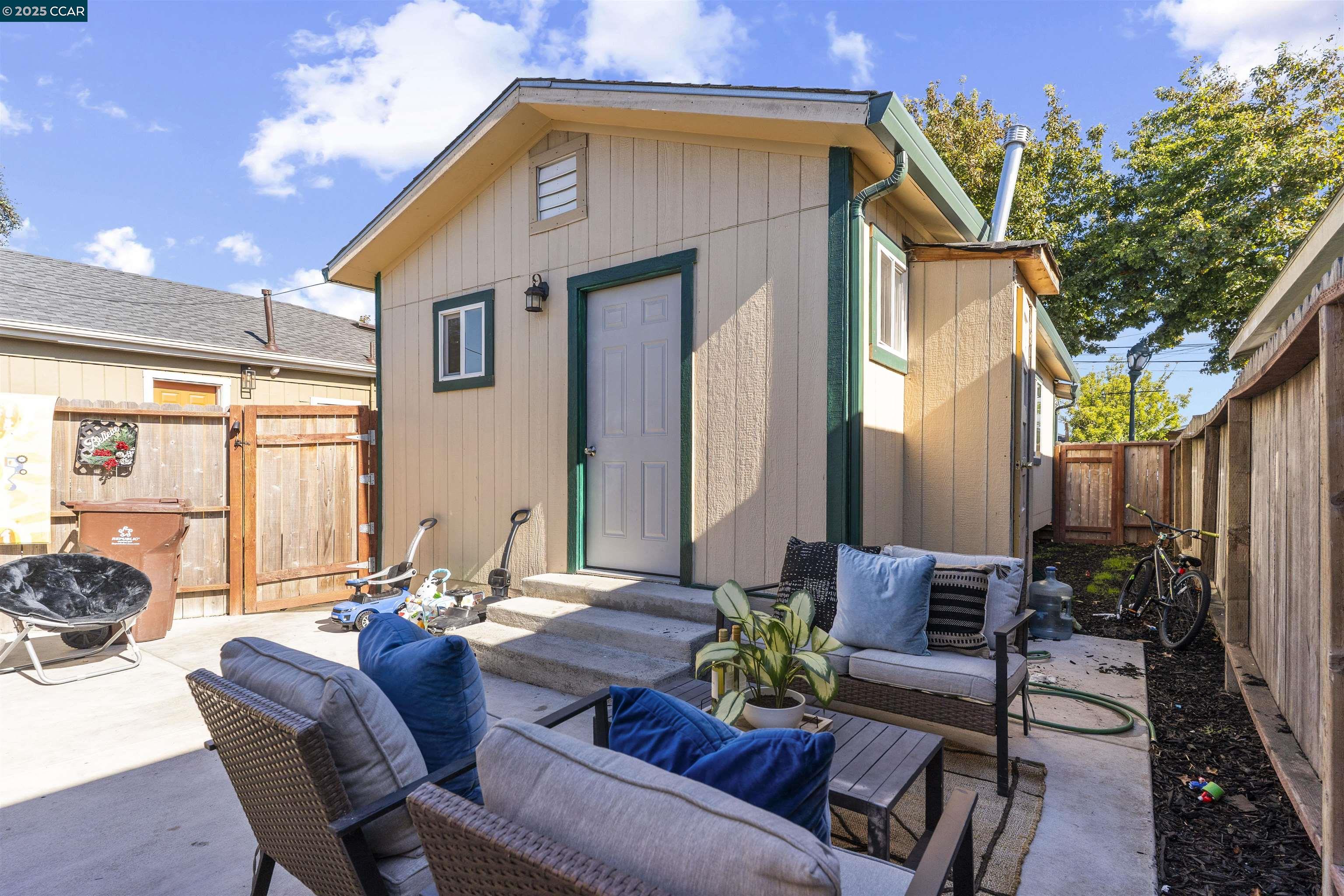 Detail Gallery Image 7 of 30 For 1319 Kelsey Street, Richmond,  CA 94801 - 2 Beds | 1 Baths