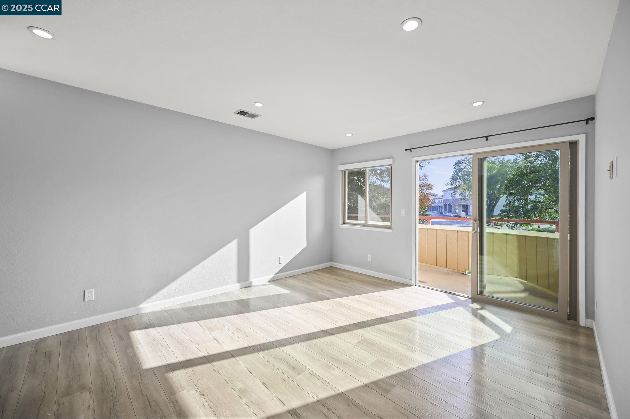 Photo #3: 41119067 Listing: Photo #3