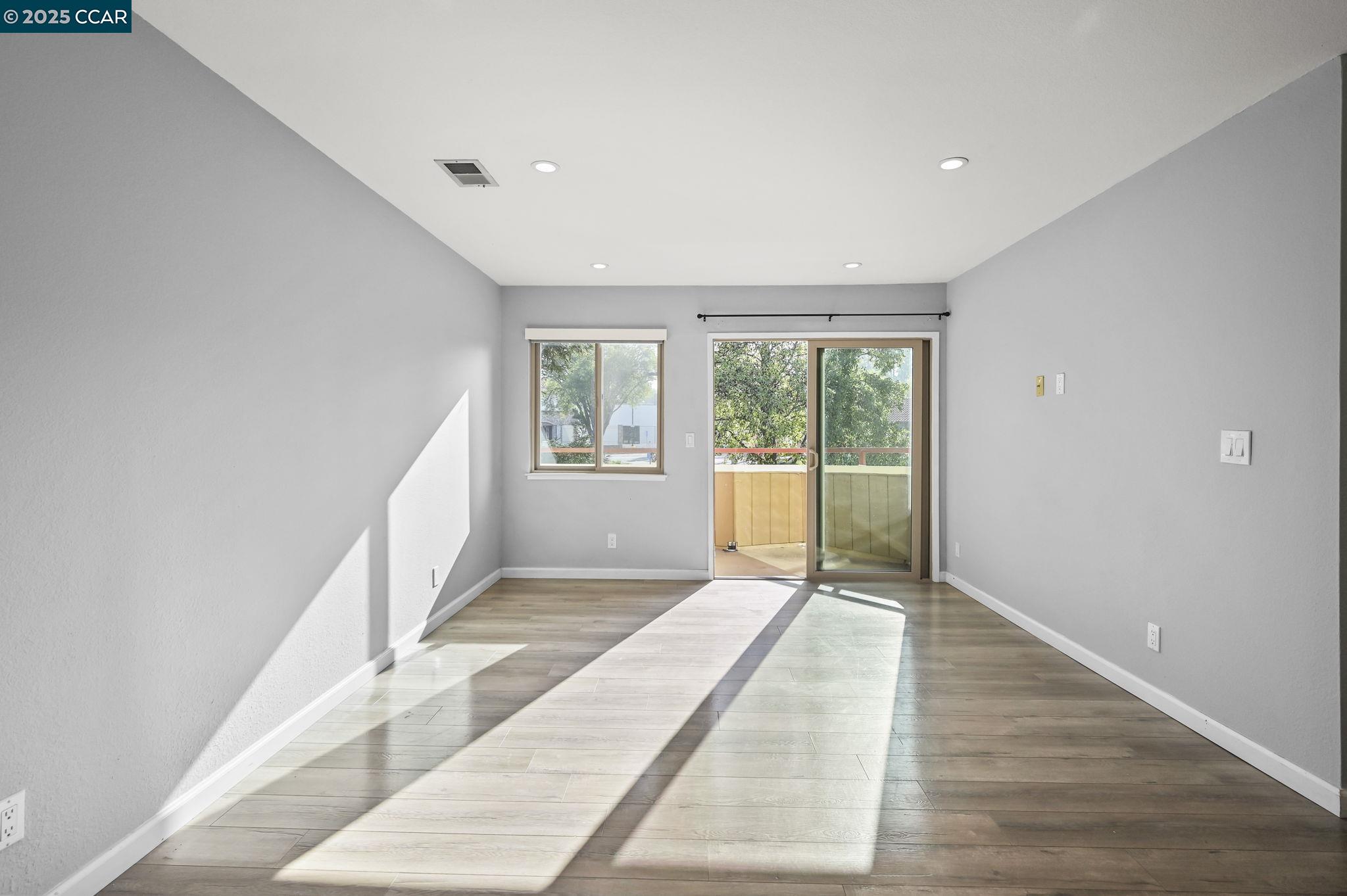 Photo #3: 41119067 Listing: Photo #3