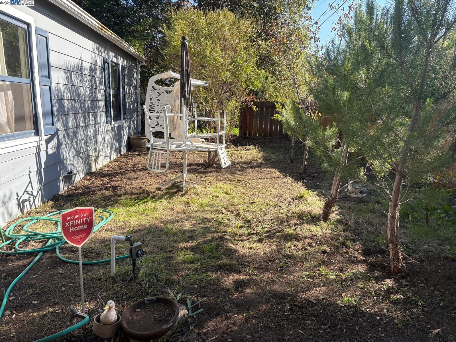 Detail Gallery Image 3 of 20 For 2145 Columbia St, Palo Alto,  CA 94306 - 4 Beds | 3 Baths