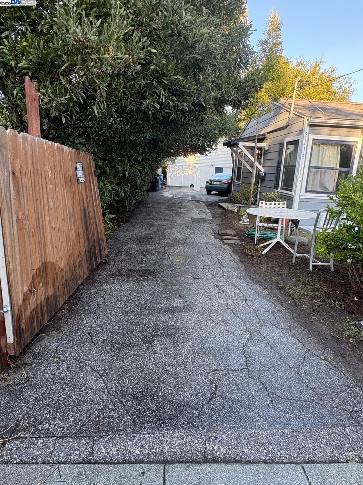 Detail Gallery Image 5 of 20 For 2145 Columbia St, Palo Alto,  CA 94306 - 4 Beds | 3 Baths