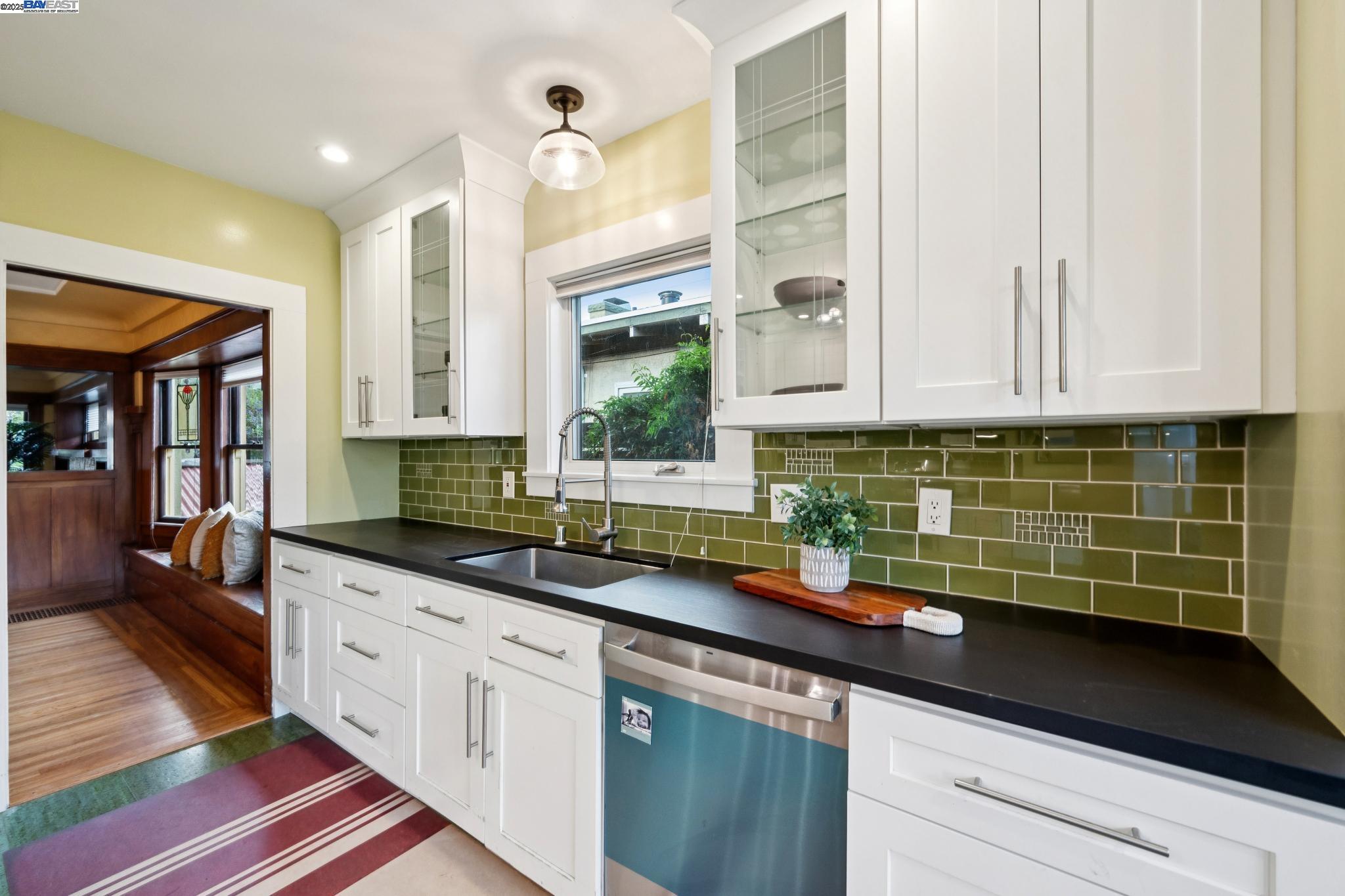 Detail Gallery Image 26 of 56 For 1542 Broadway, Alameda,  CA 94501 - 3 Beds | 1/1 Baths