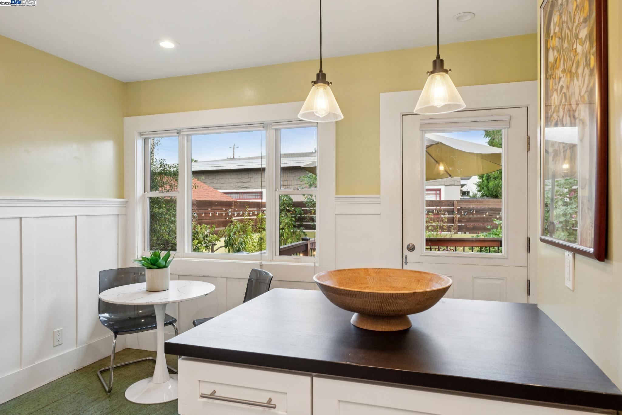 Detail Gallery Image 27 of 56 For 1542 Broadway, Alameda,  CA 94501 - 3 Beds | 1/1 Baths