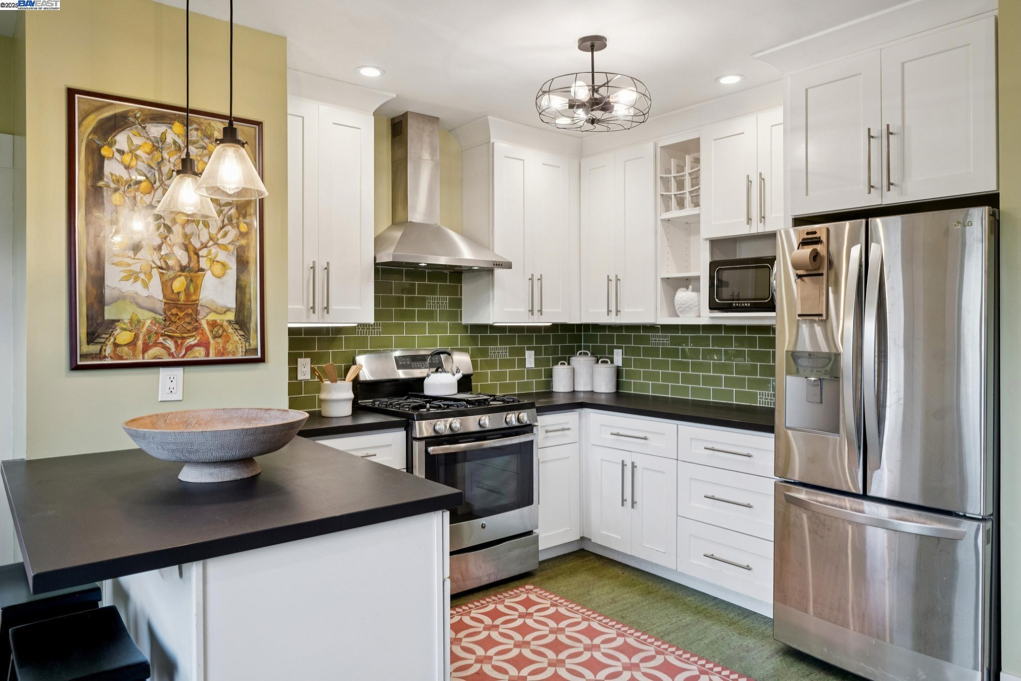 Detail Gallery Image 28 of 56 For 1542 Broadway, Alameda,  CA 94501 - 3 Beds | 1/1 Baths