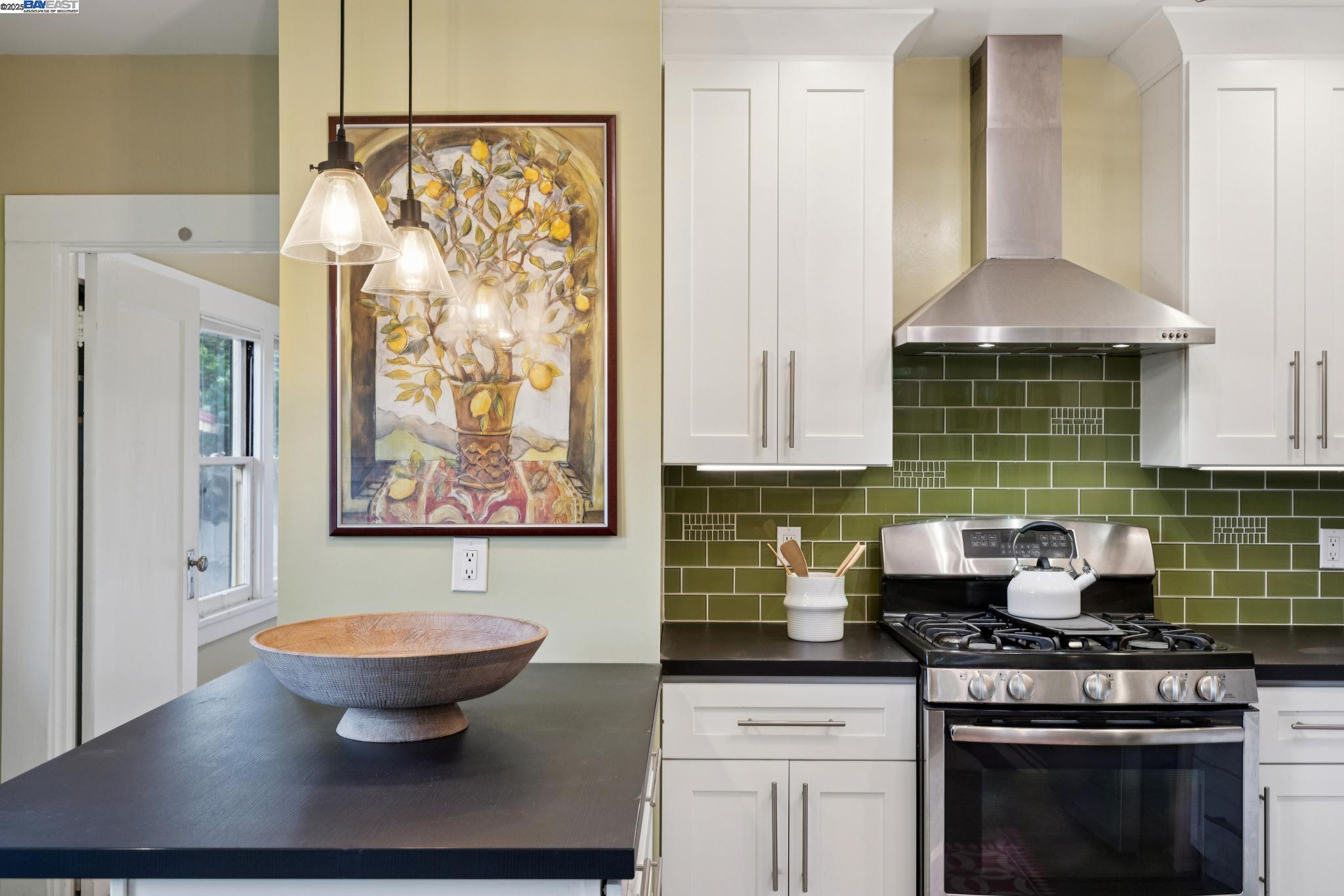 Detail Gallery Image 30 of 56 For 1542 Broadway, Alameda,  CA 94501 - 3 Beds | 1/1 Baths