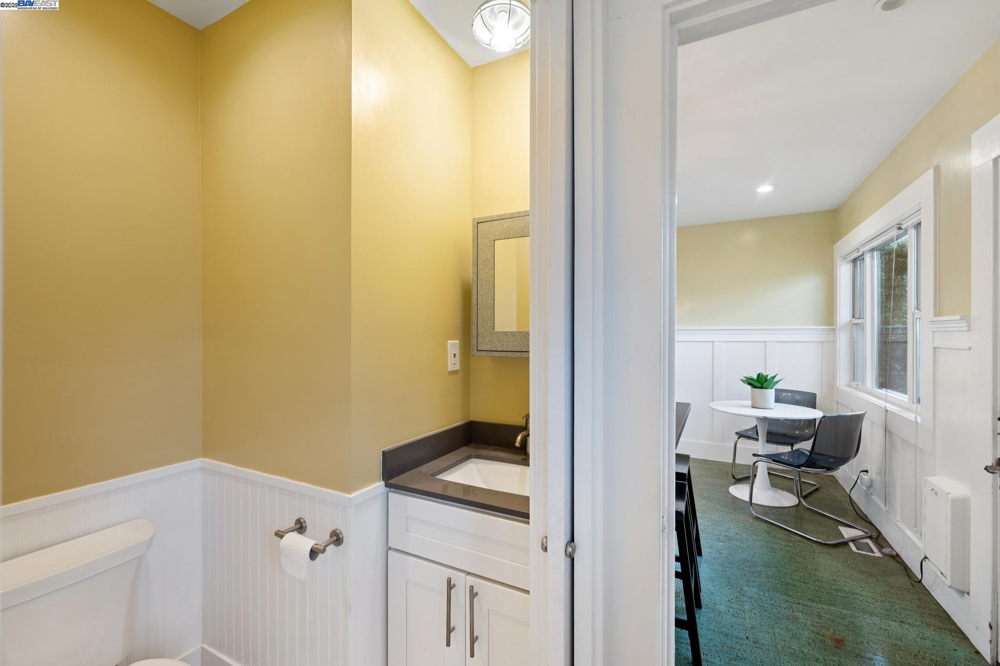 Detail Gallery Image 33 of 56 For 1542 Broadway, Alameda,  CA 94501 - 3 Beds | 1/1 Baths