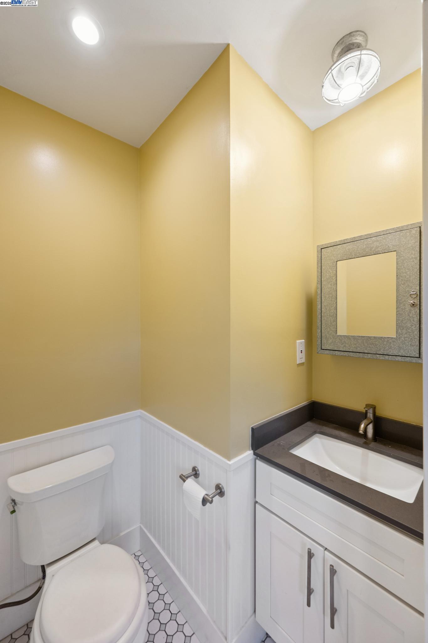 Detail Gallery Image 34 of 56 For 1542 Broadway, Alameda,  CA 94501 - 3 Beds | 1/1 Baths