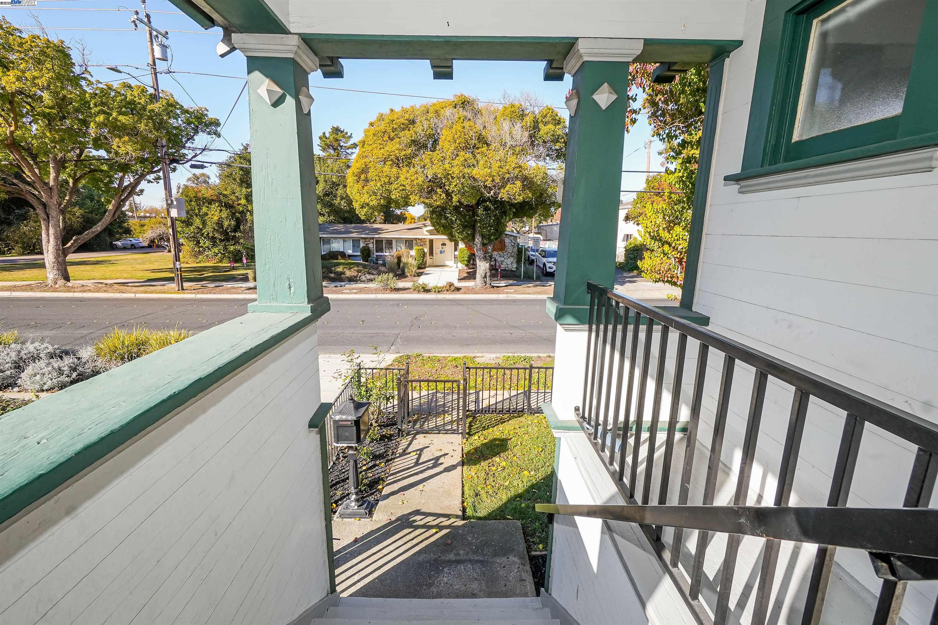 Detail Gallery Image 11 of 51 For 1781 B St, Hayward,  CA 94541 - 3 Beds | 2 Baths