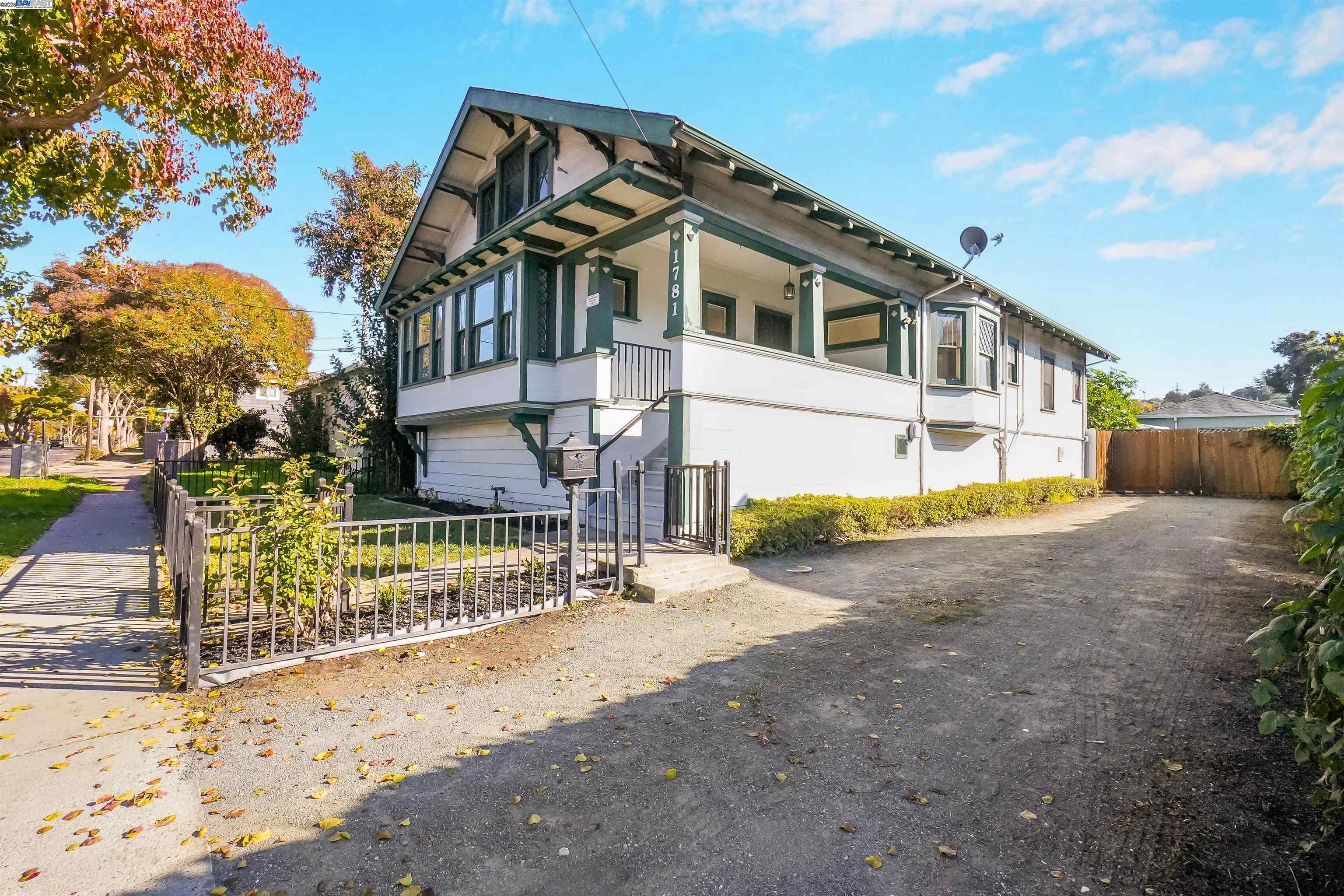 Detail Gallery Image 3 of 51 For 1781 B St, Hayward,  CA 94541 - 3 Beds | 2 Baths