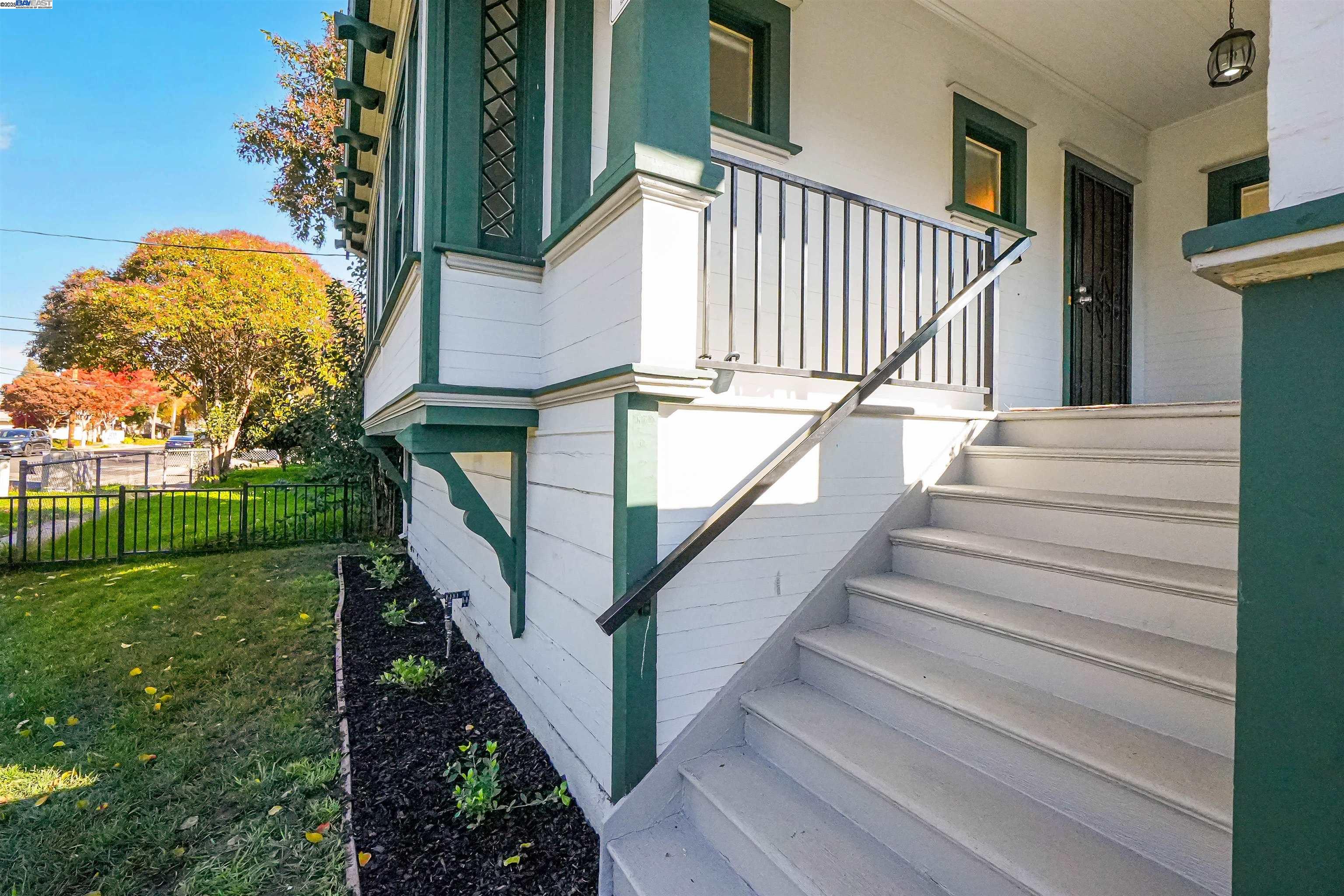 Detail Gallery Image 6 of 51 For 1781 B St, Hayward,  CA 94541 - 3 Beds | 2 Baths