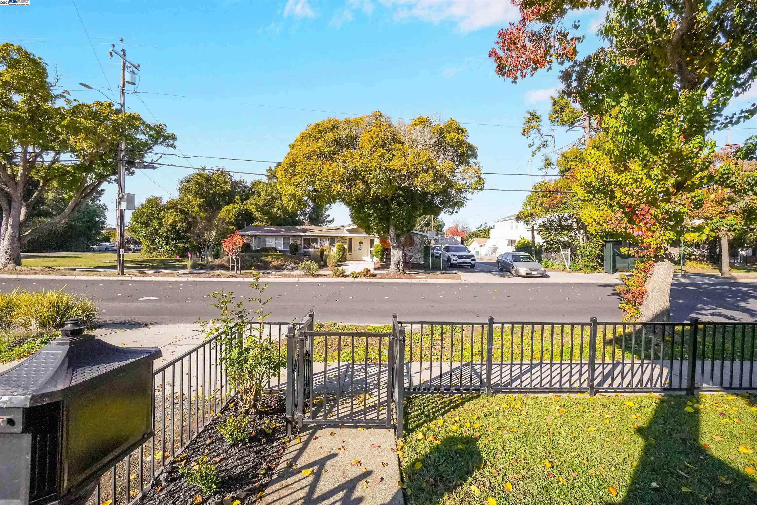 Detail Gallery Image 7 of 51 For 1781 B St, Hayward,  CA 94541 - 3 Beds | 2 Baths