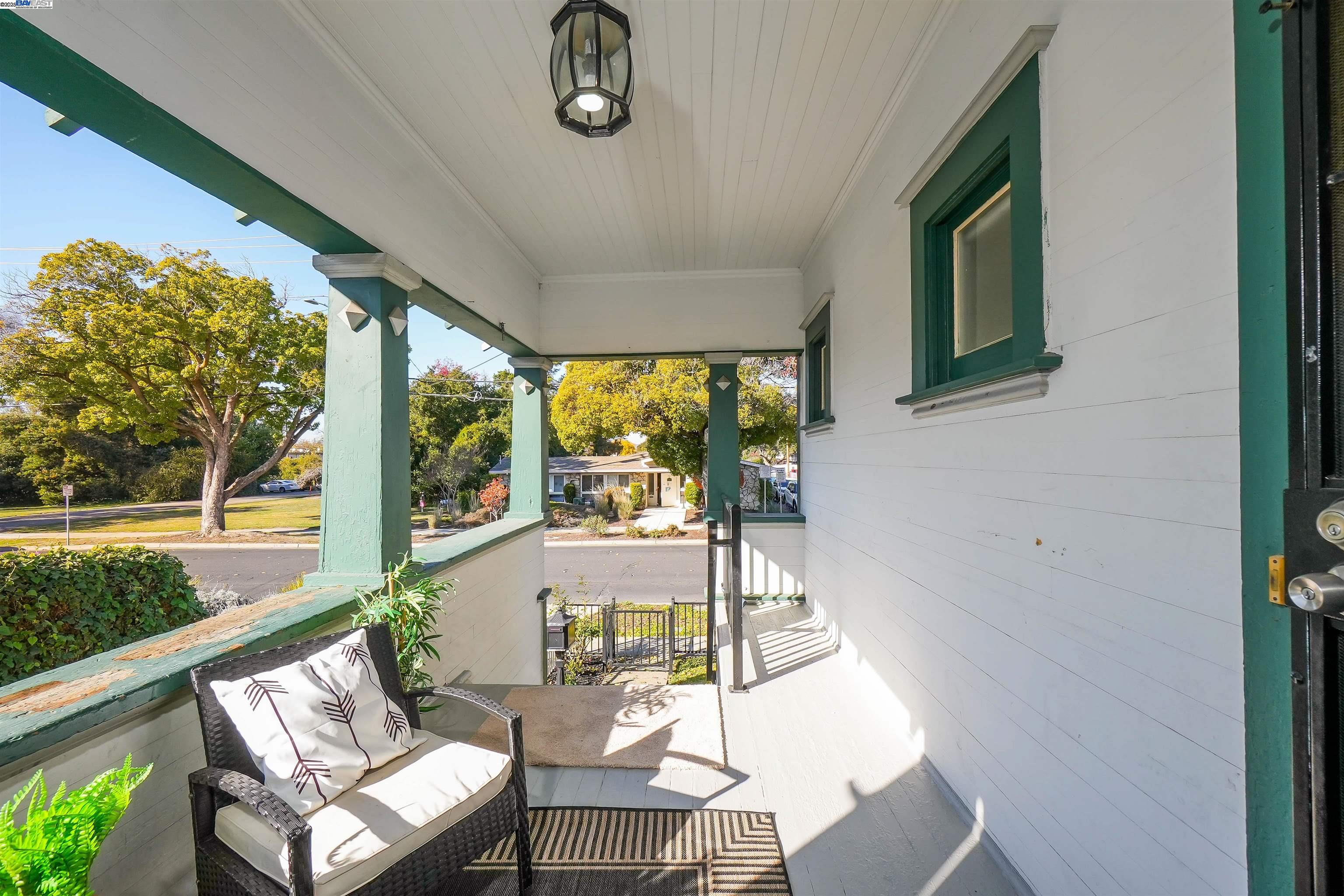 Detail Gallery Image 9 of 51 For 1781 B St, Hayward,  CA 94541 - 3 Beds | 2 Baths