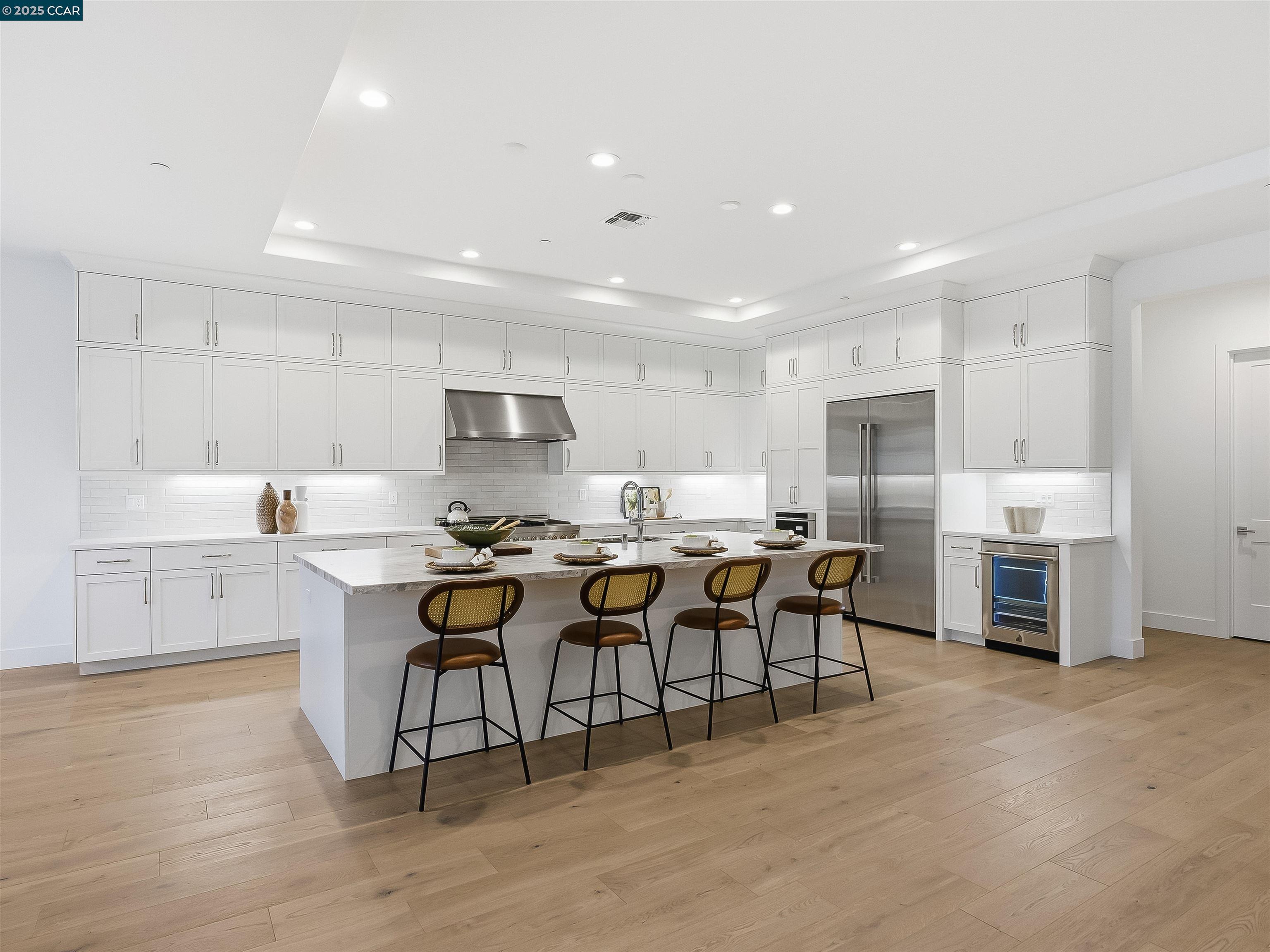 Detail Gallery Image 3 of 26 For 18242 Corte Agustin, Morgan Hill,  CA 95037 - 4 Beds | 4/1 Baths