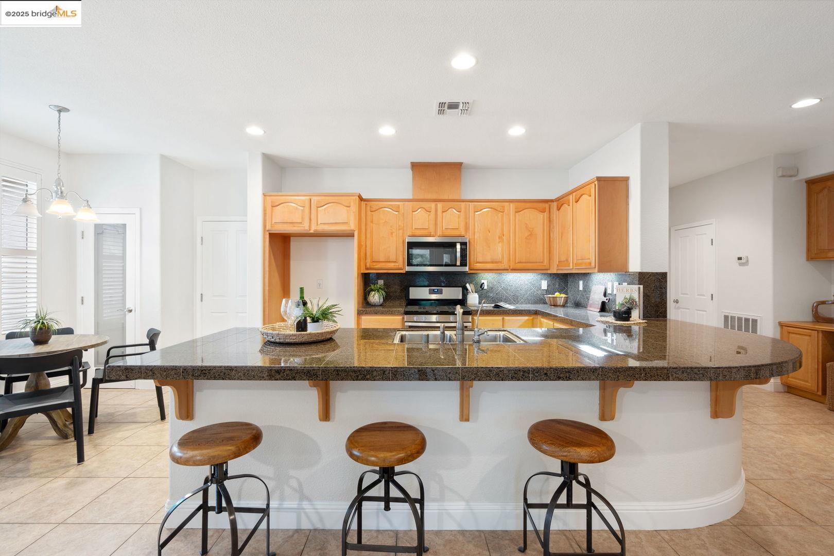 Detail Gallery Image 8 of 29 For 501 Marianna Pl, Rio Vista,  CA 94571 - 2 Beds | 2 Baths