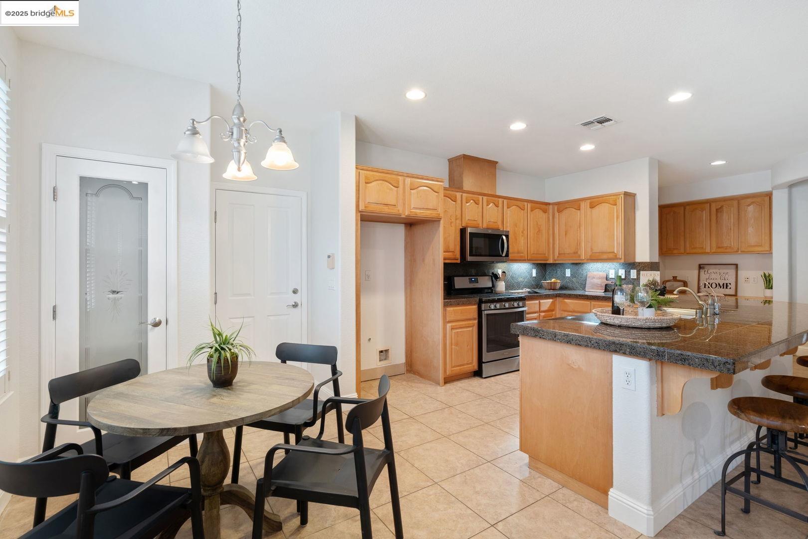 Detail Gallery Image 9 of 29 For 501 Marianna Pl, Rio Vista,  CA 94571 - 2 Beds | 2 Baths