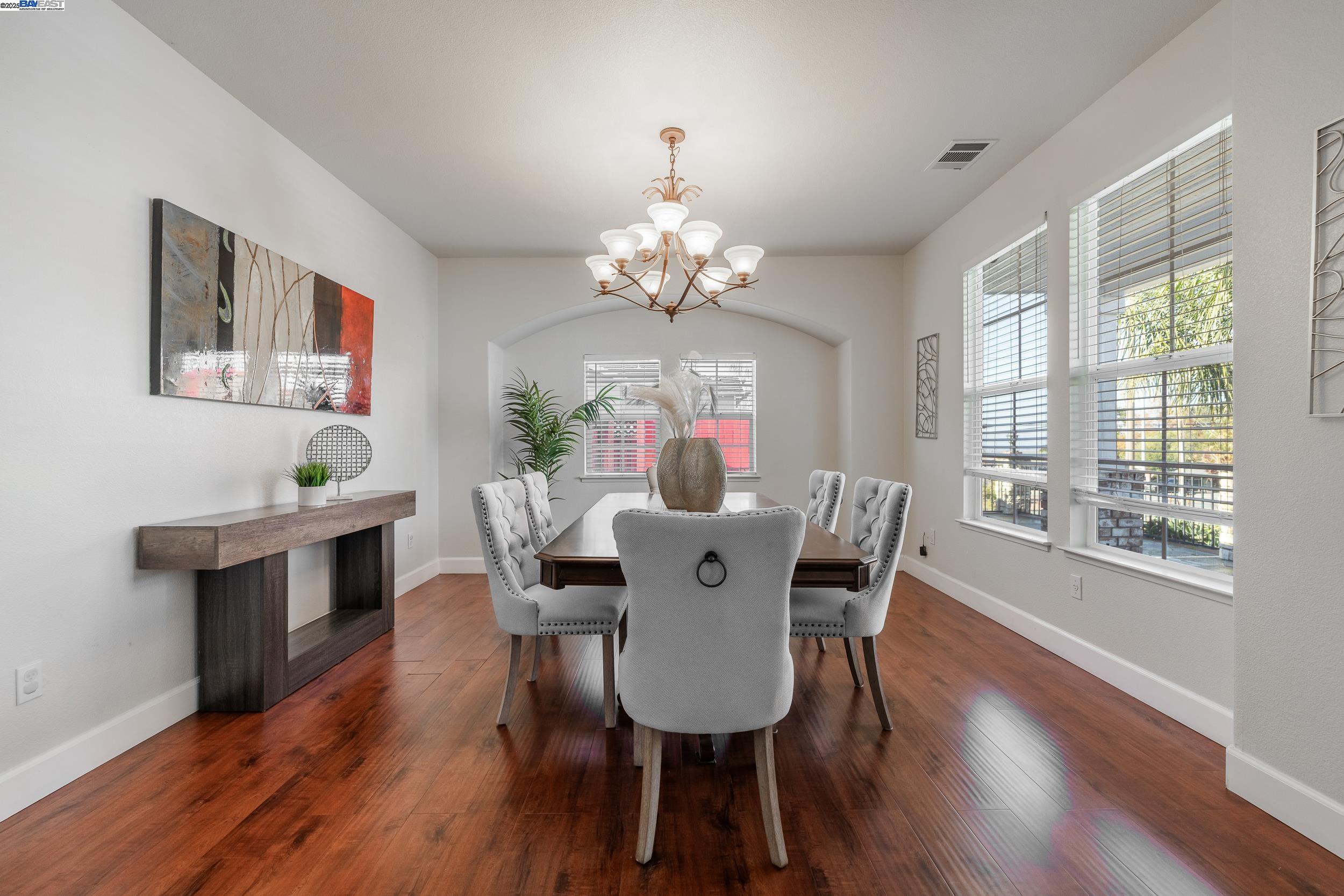 Detail Gallery Image 11 of 48 For 3109 Vista Ln, Hayward,  CA 94541 - 6 Beds | 3 Baths