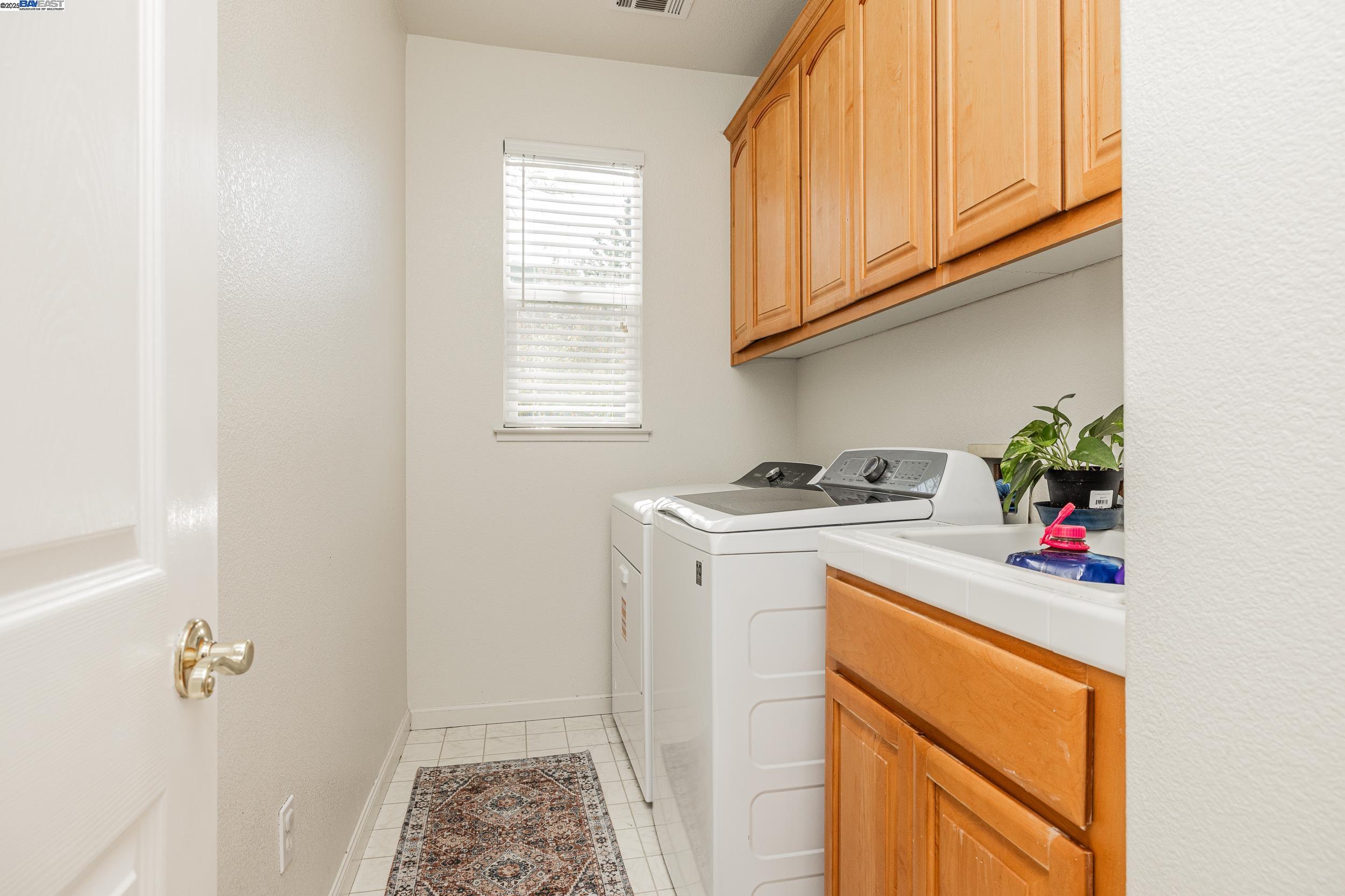 Detail Gallery Image 29 of 48 For 3109 Vista Ln, Hayward,  CA 94541 - 6 Beds | 3 Baths