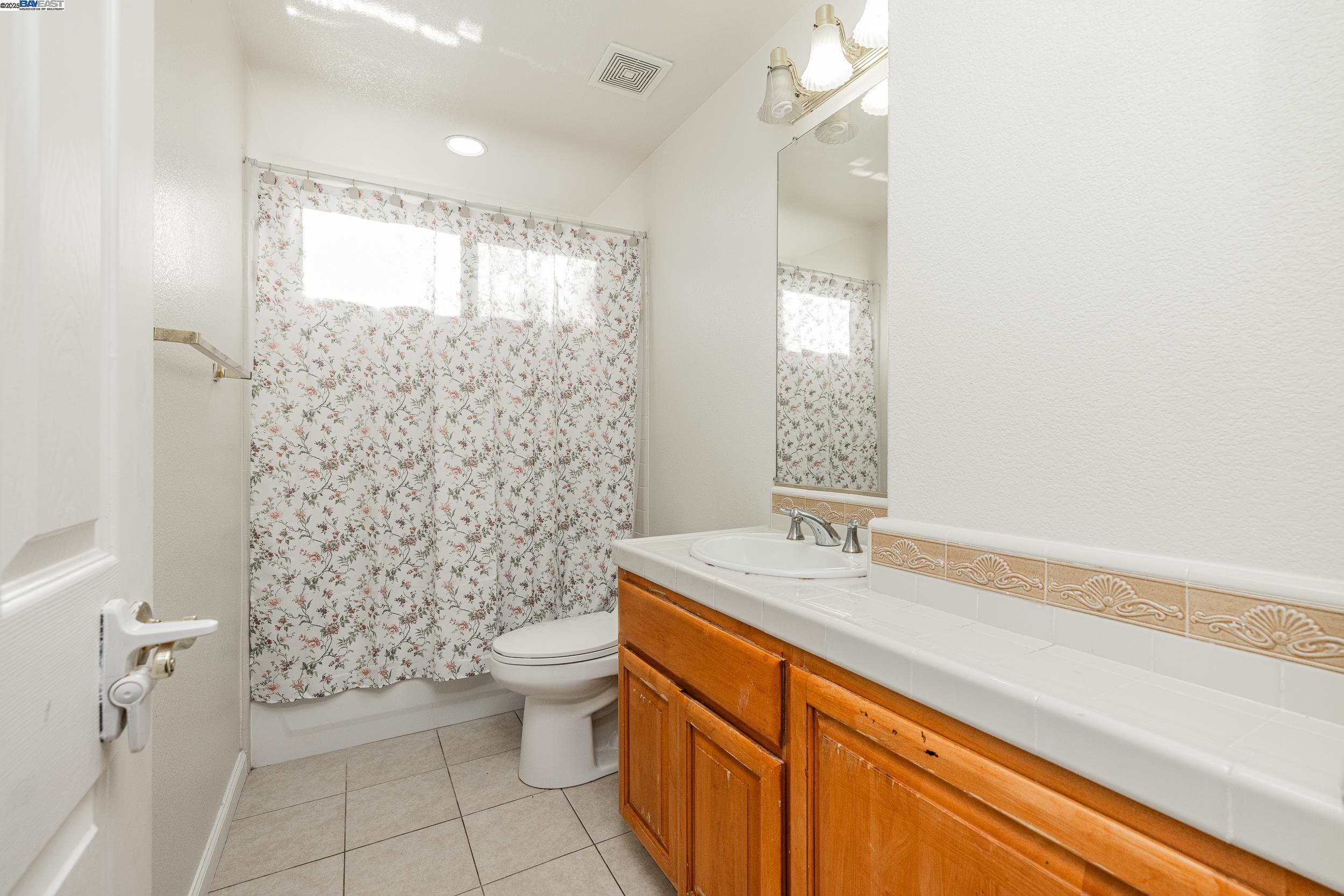 Detail Gallery Image 32 of 48 For 3109 Vista Ln, Hayward,  CA 94541 - 6 Beds | 3 Baths