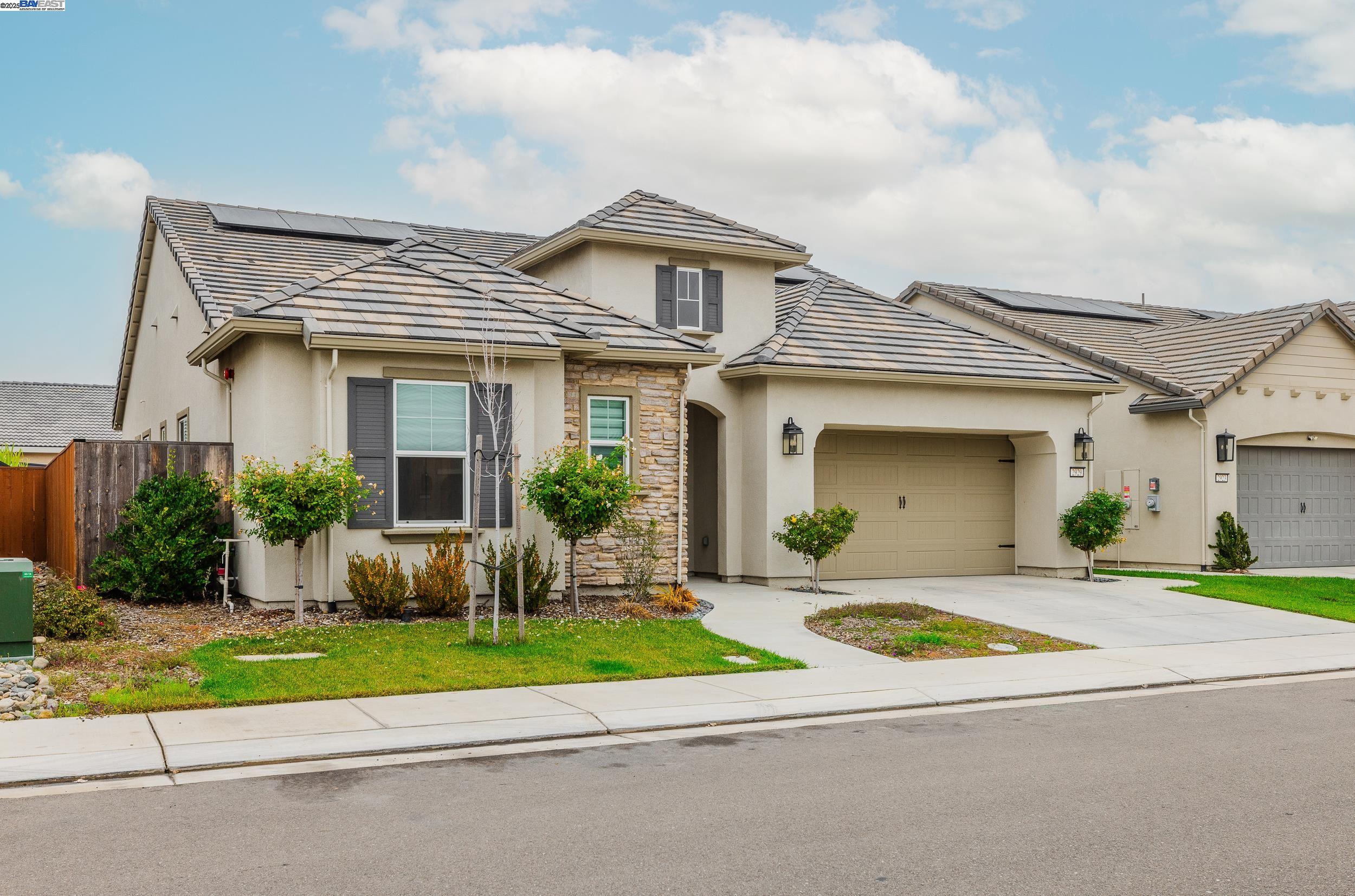 Detail Gallery Image 2 of 30 For 2929 Cammie Ln, Lodi,  CA 95242 - 3 Beds | 2/1 Baths