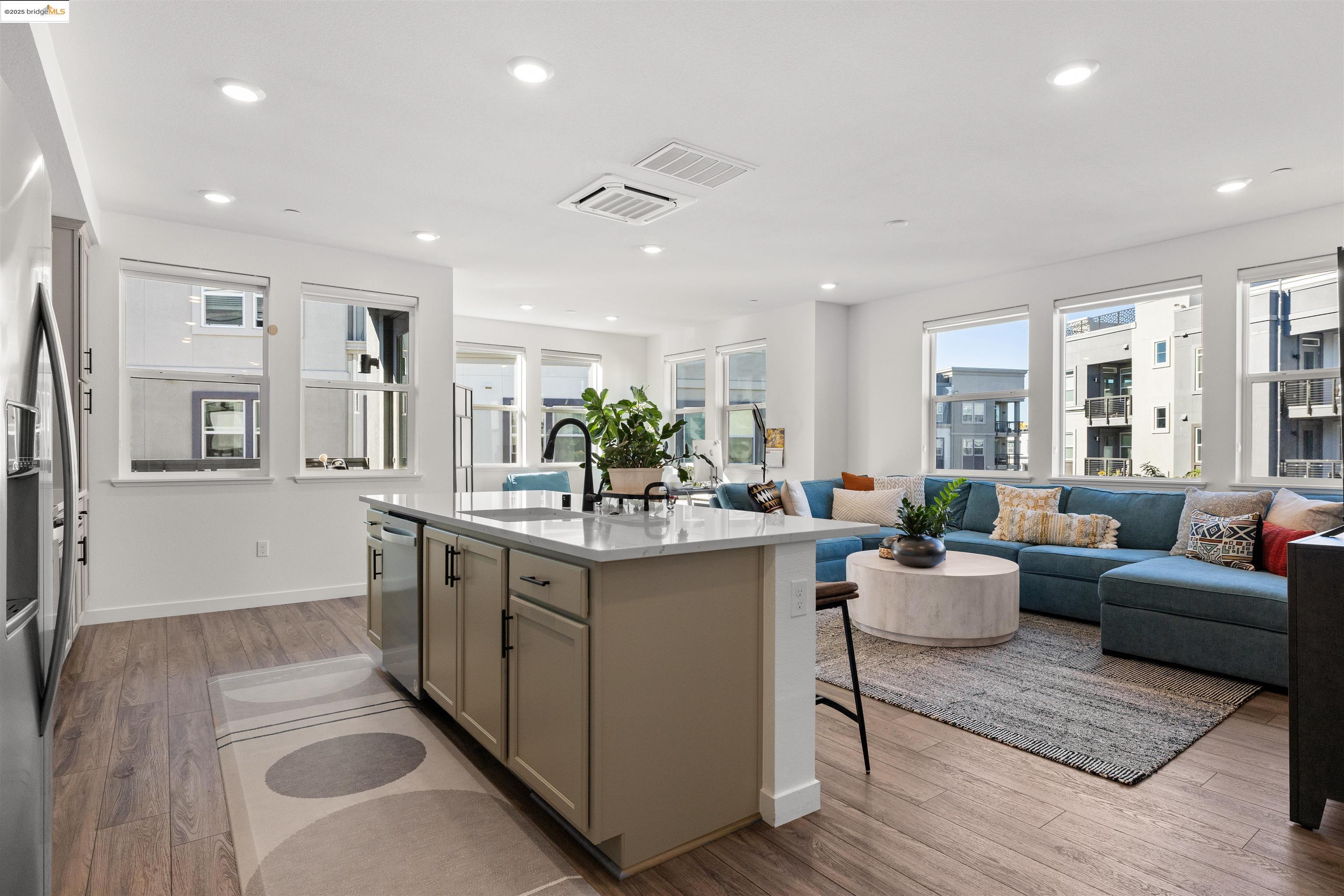 Photo #1: 41119080 Listing: Photo #1