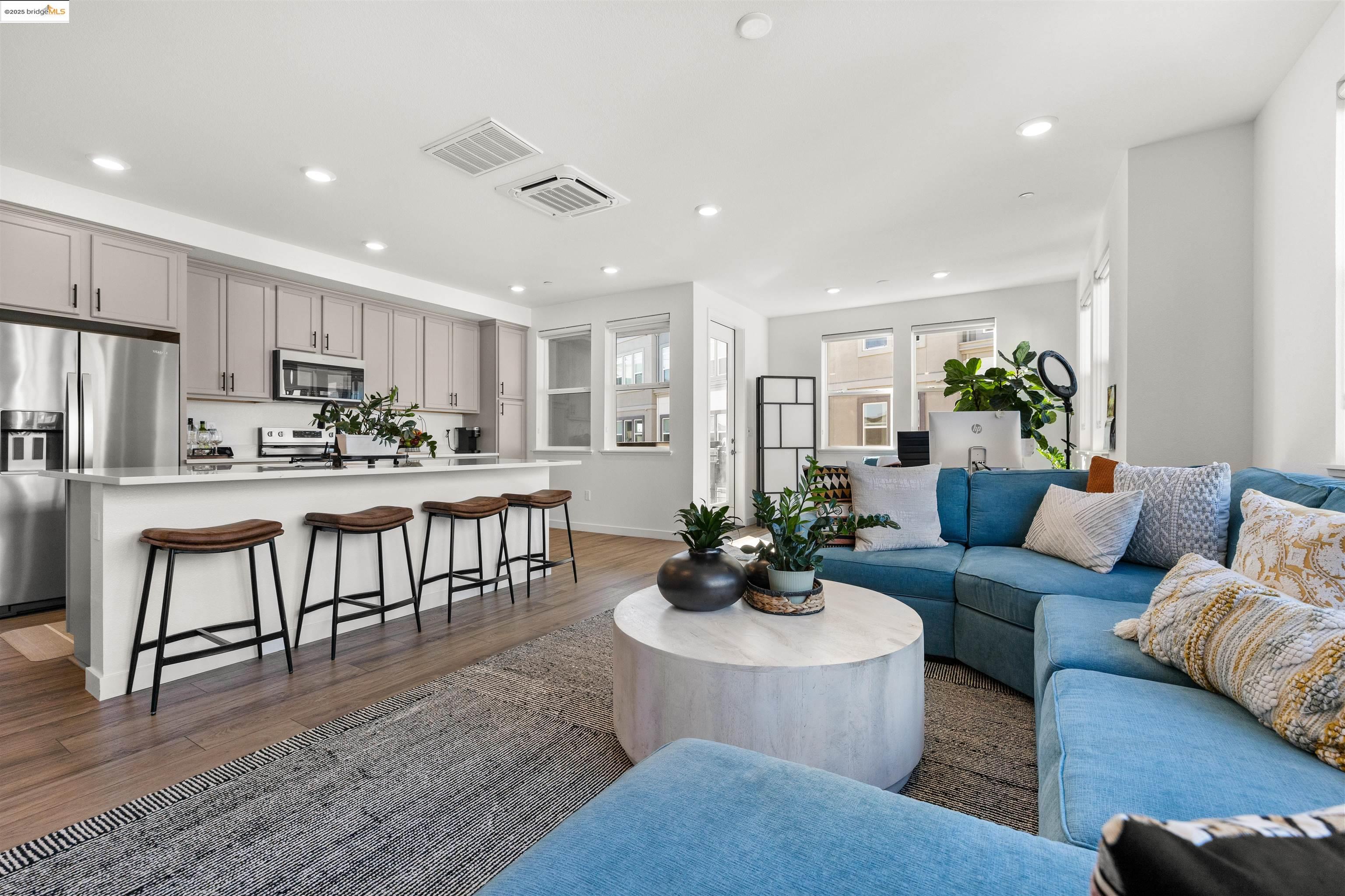 Photo #3: 41119080 Listing: Photo #3