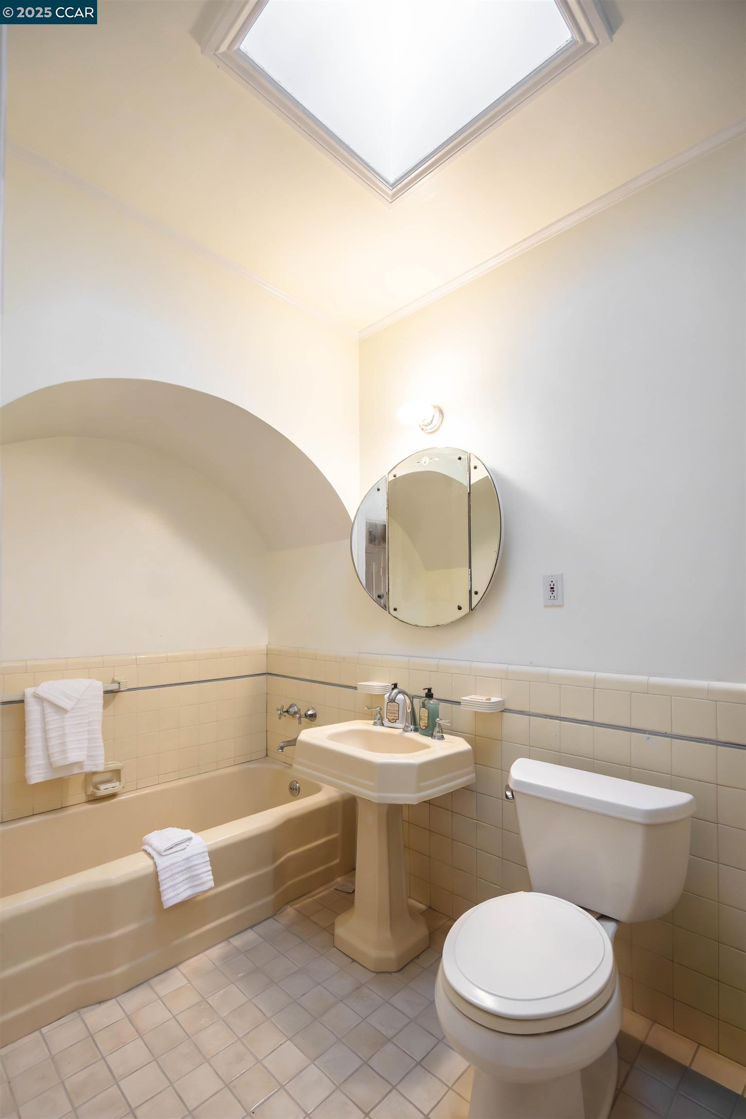 Detail Gallery Image 15 of 44 For 2624 Ortega Street, San Francisco,  CA 94122 - 2 Beds | 1 Baths
