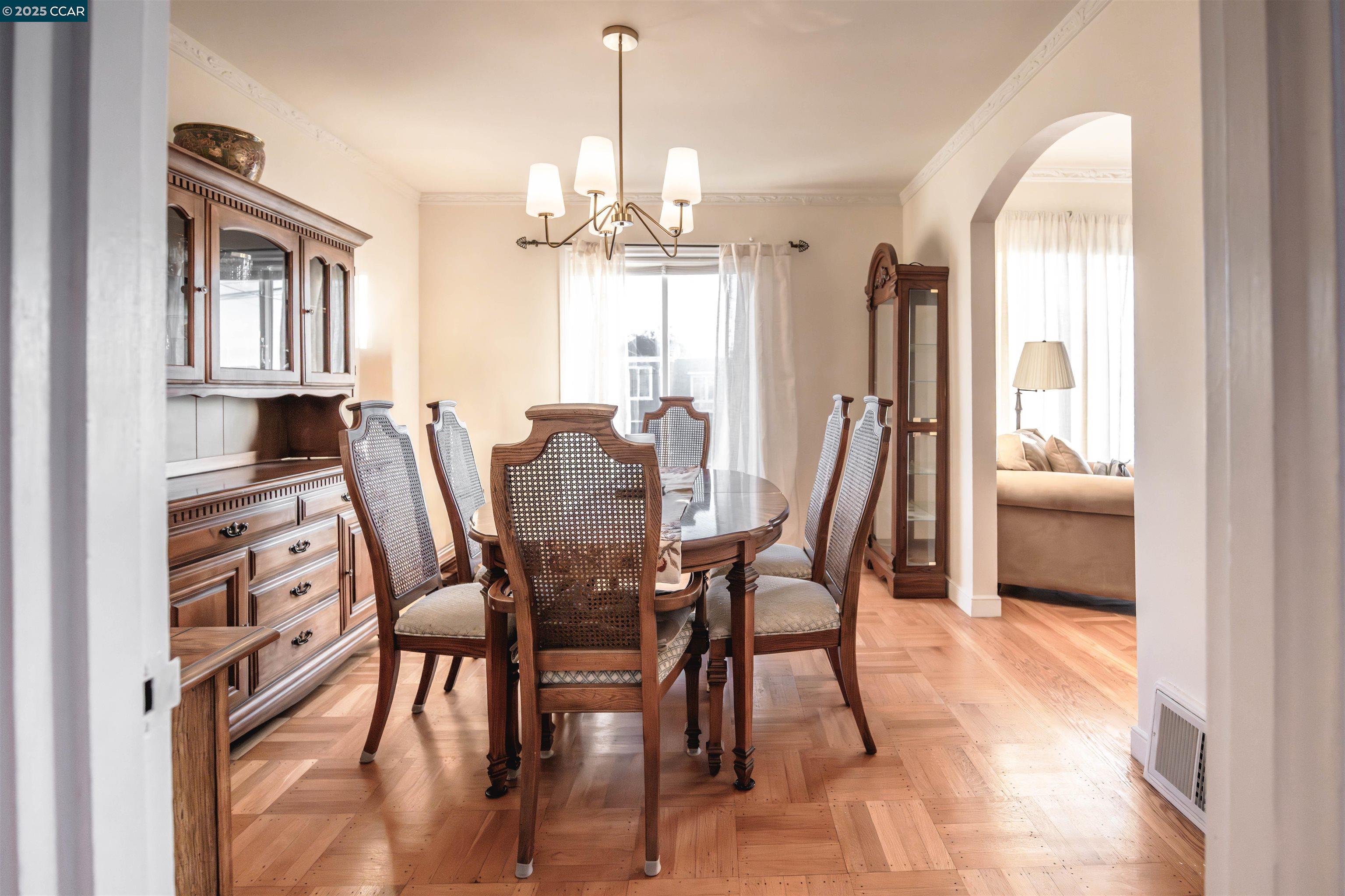 Detail Gallery Image 3 of 44 For 2624 Ortega Street, San Francisco,  CA 94122 - 2 Beds | 1 Baths