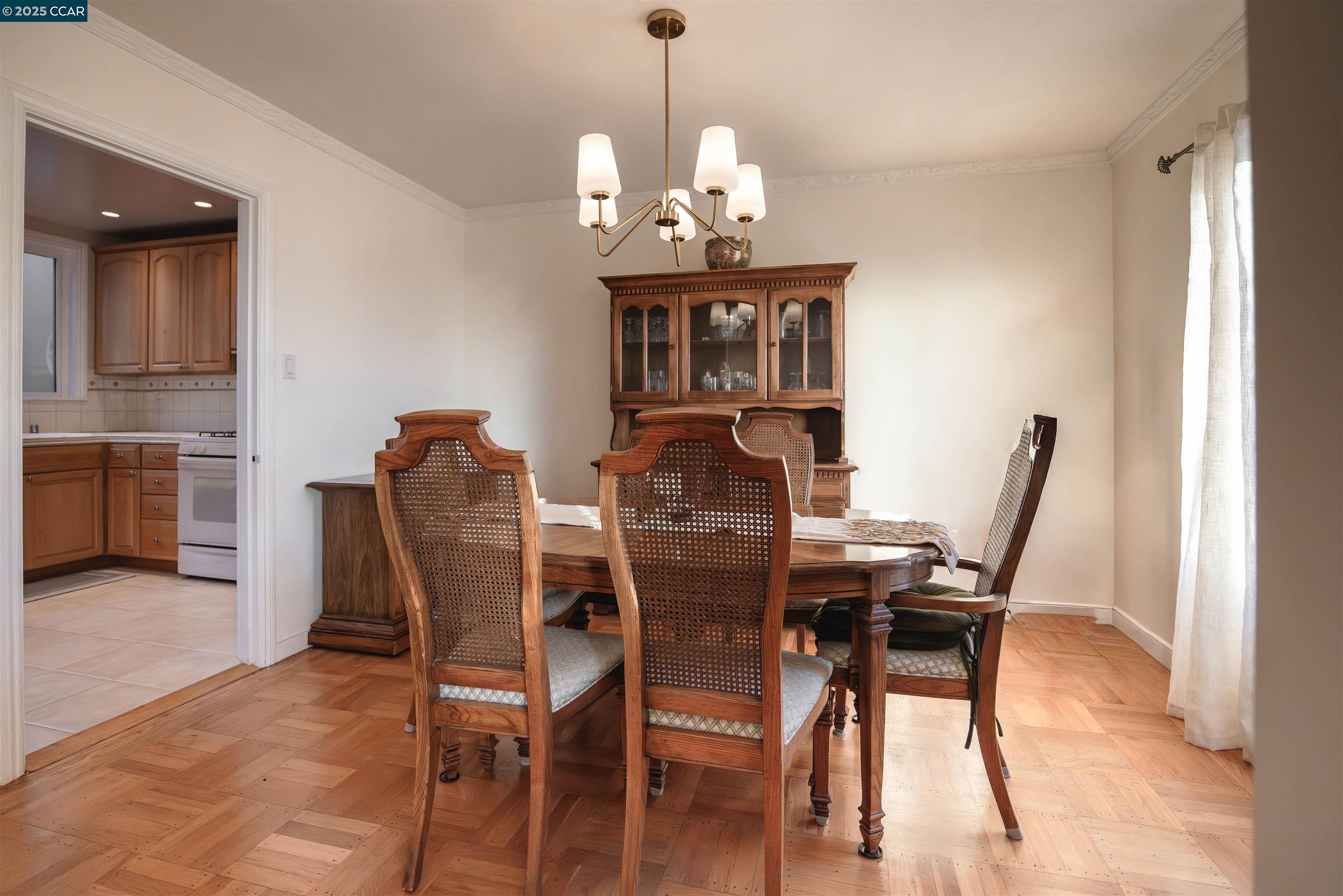 Detail Gallery Image 4 of 44 For 2624 Ortega Street, San Francisco,  CA 94122 - 2 Beds | 1 Baths