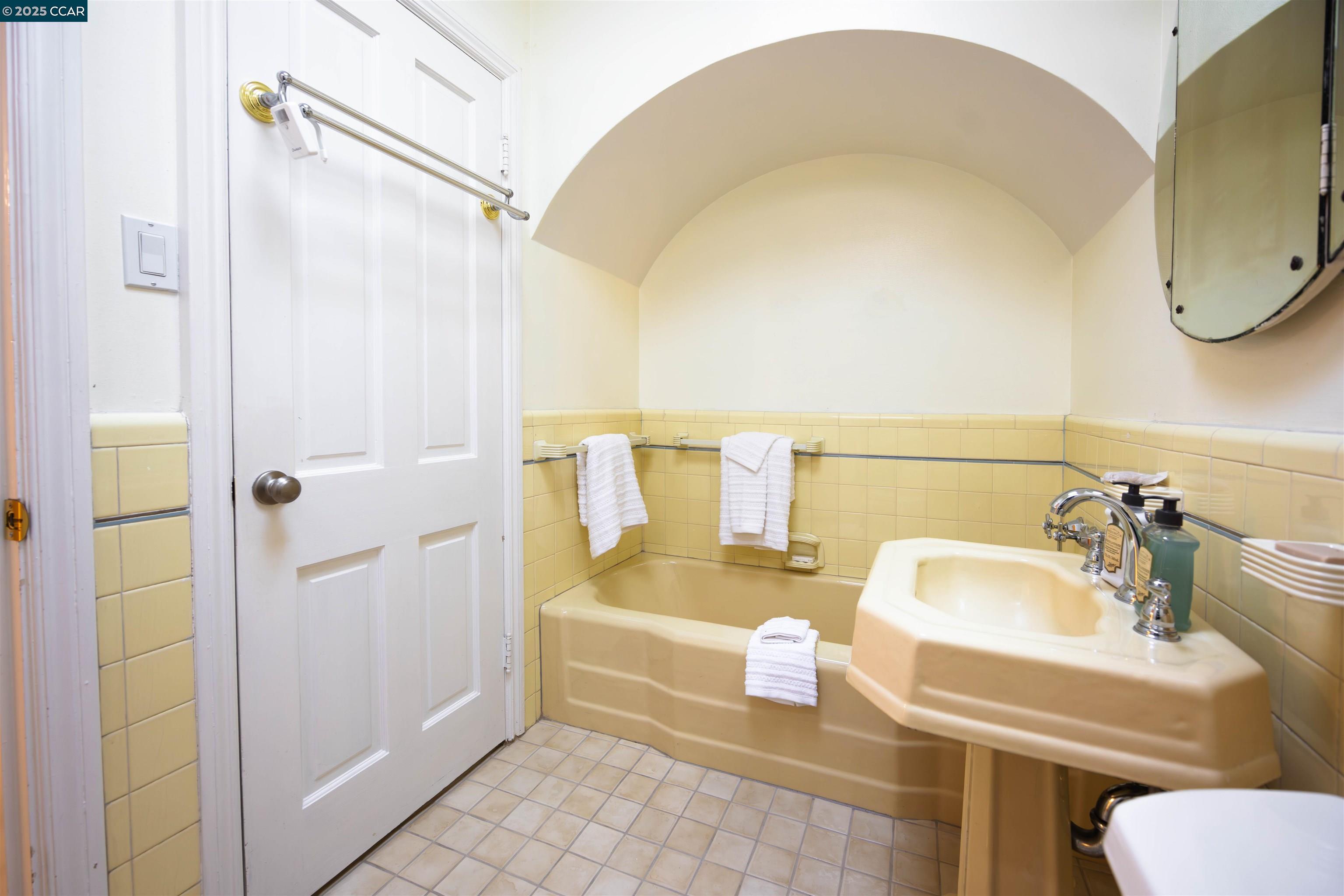 Detail Gallery Image 38 of 44 For 2624 Ortega Street, San Francisco,  CA 94122 - 2 Beds | 1 Baths