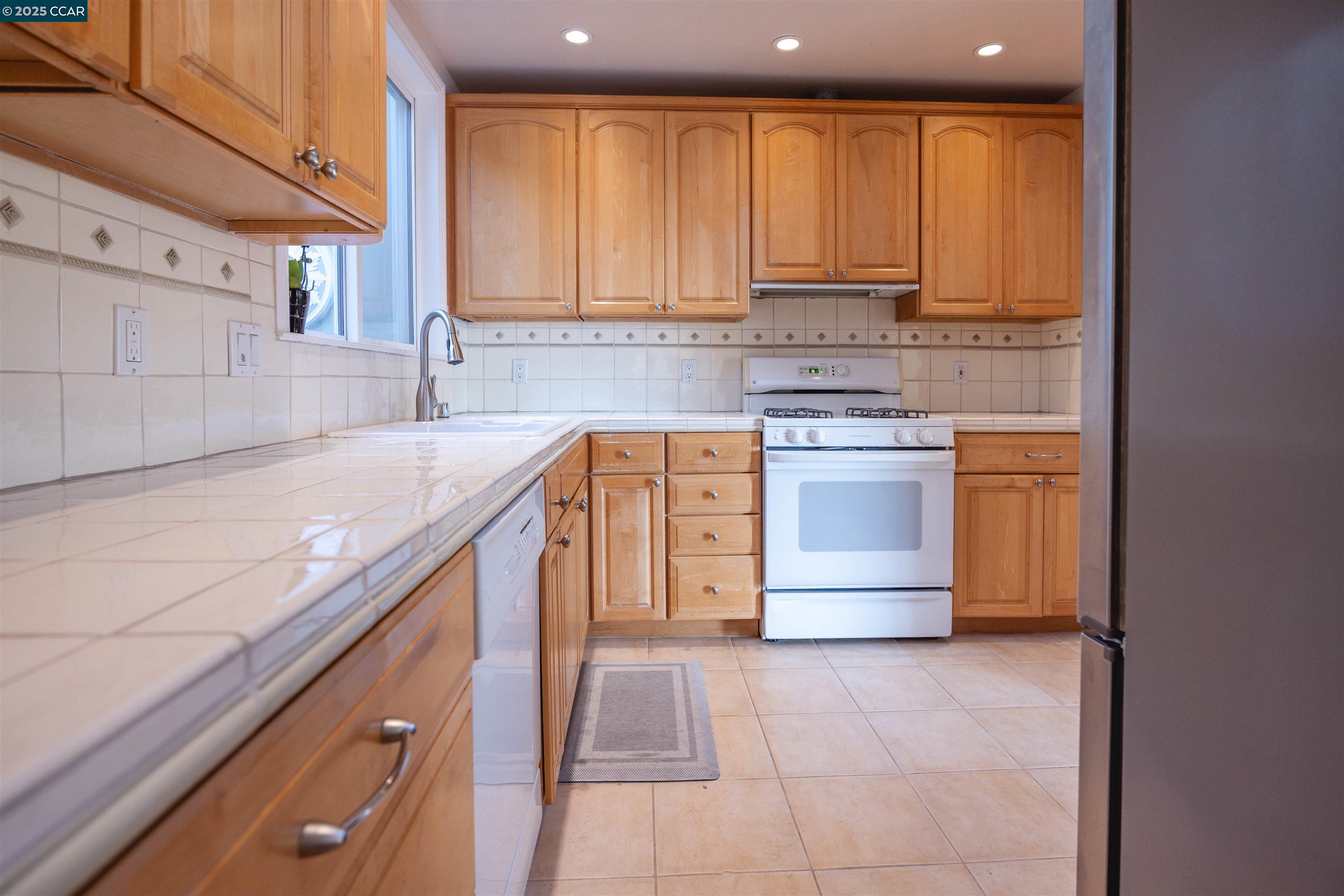 Detail Gallery Image 39 of 44 For 2624 Ortega Street, San Francisco,  CA 94122 - 2 Beds | 1 Baths