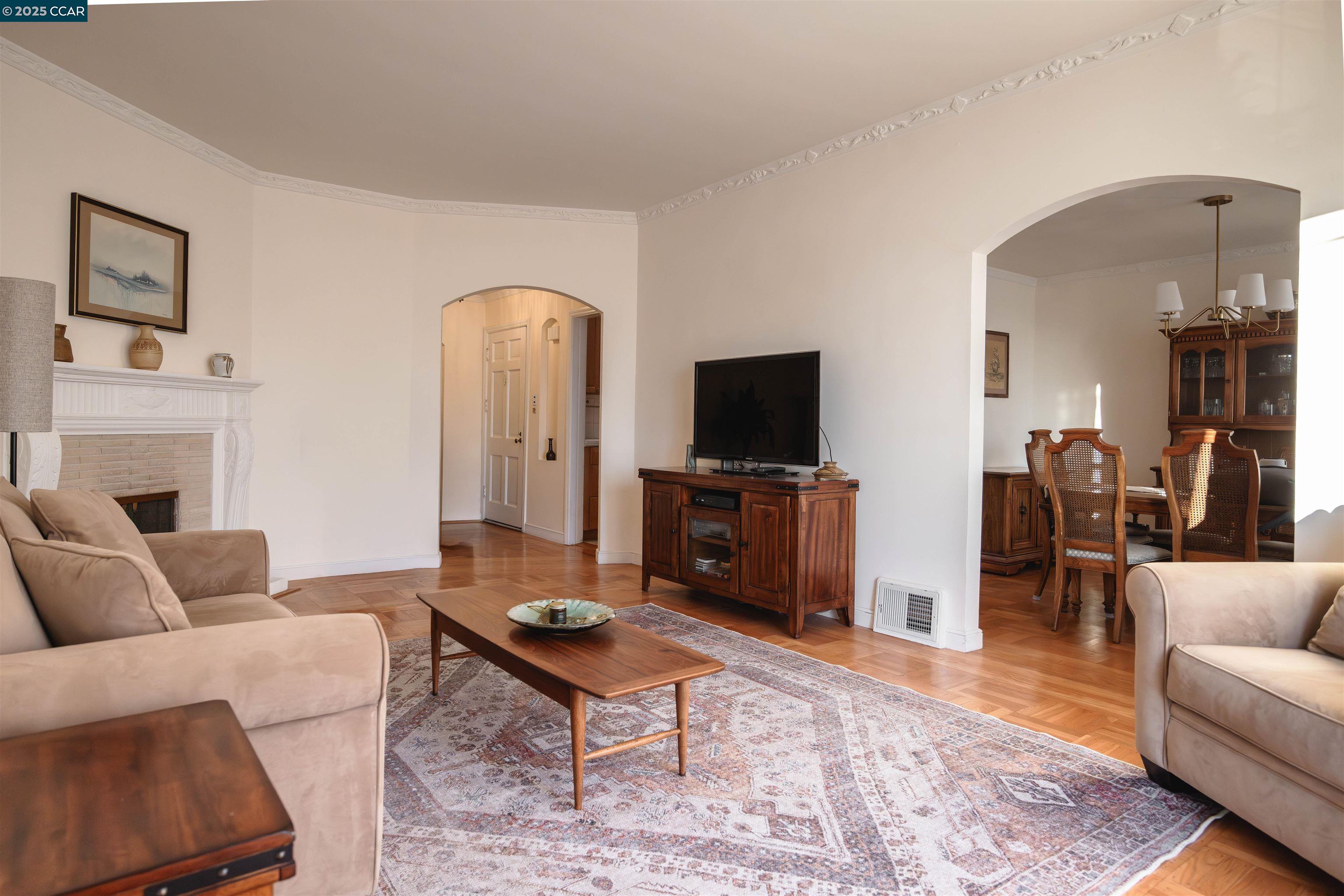 Detail Gallery Image 6 of 44 For 2624 Ortega Street, San Francisco,  CA 94122 - 2 Beds | 1 Baths