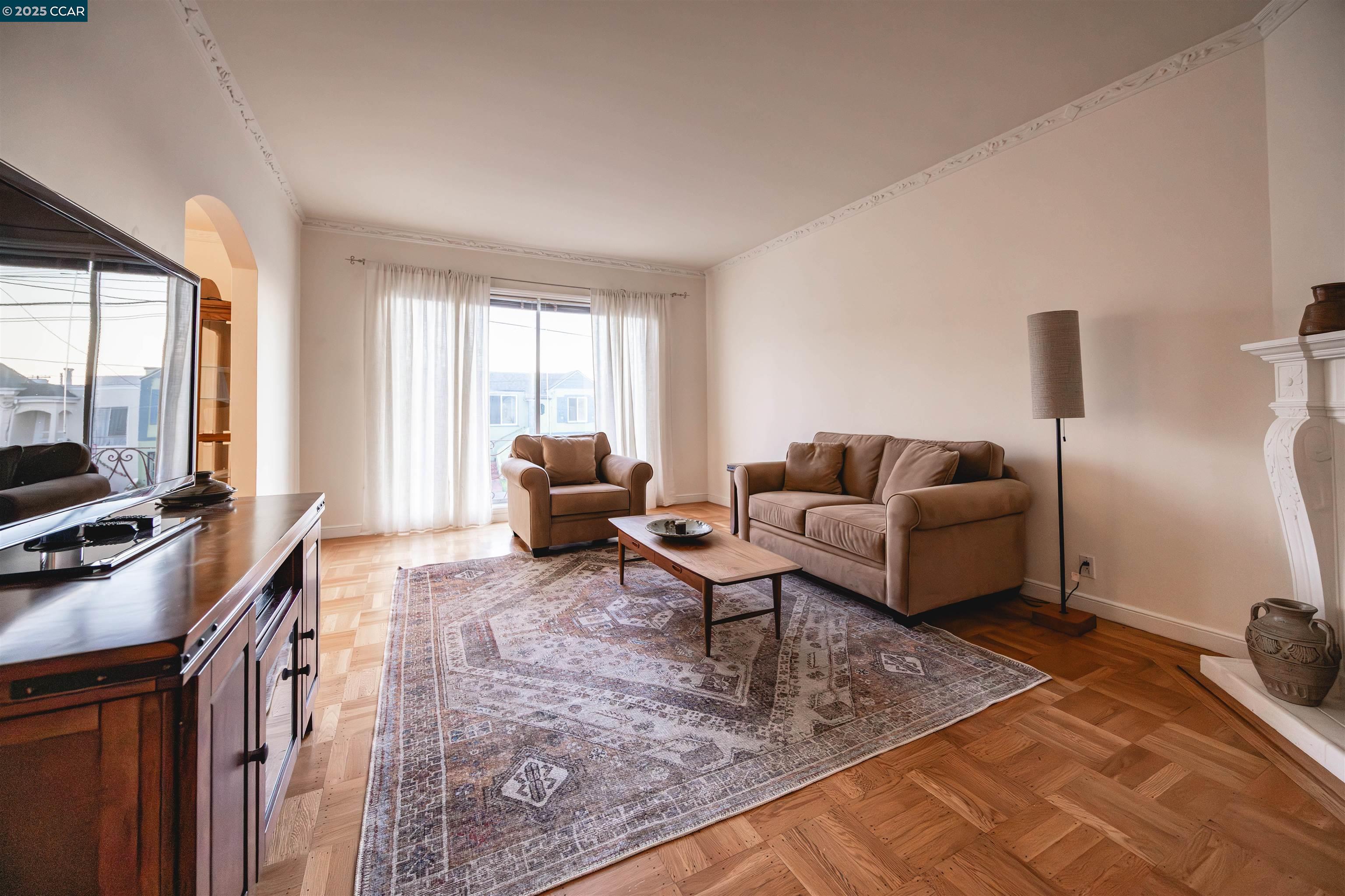 Detail Gallery Image 7 of 44 For 2624 Ortega Street, San Francisco,  CA 94122 - 2 Beds | 1 Baths