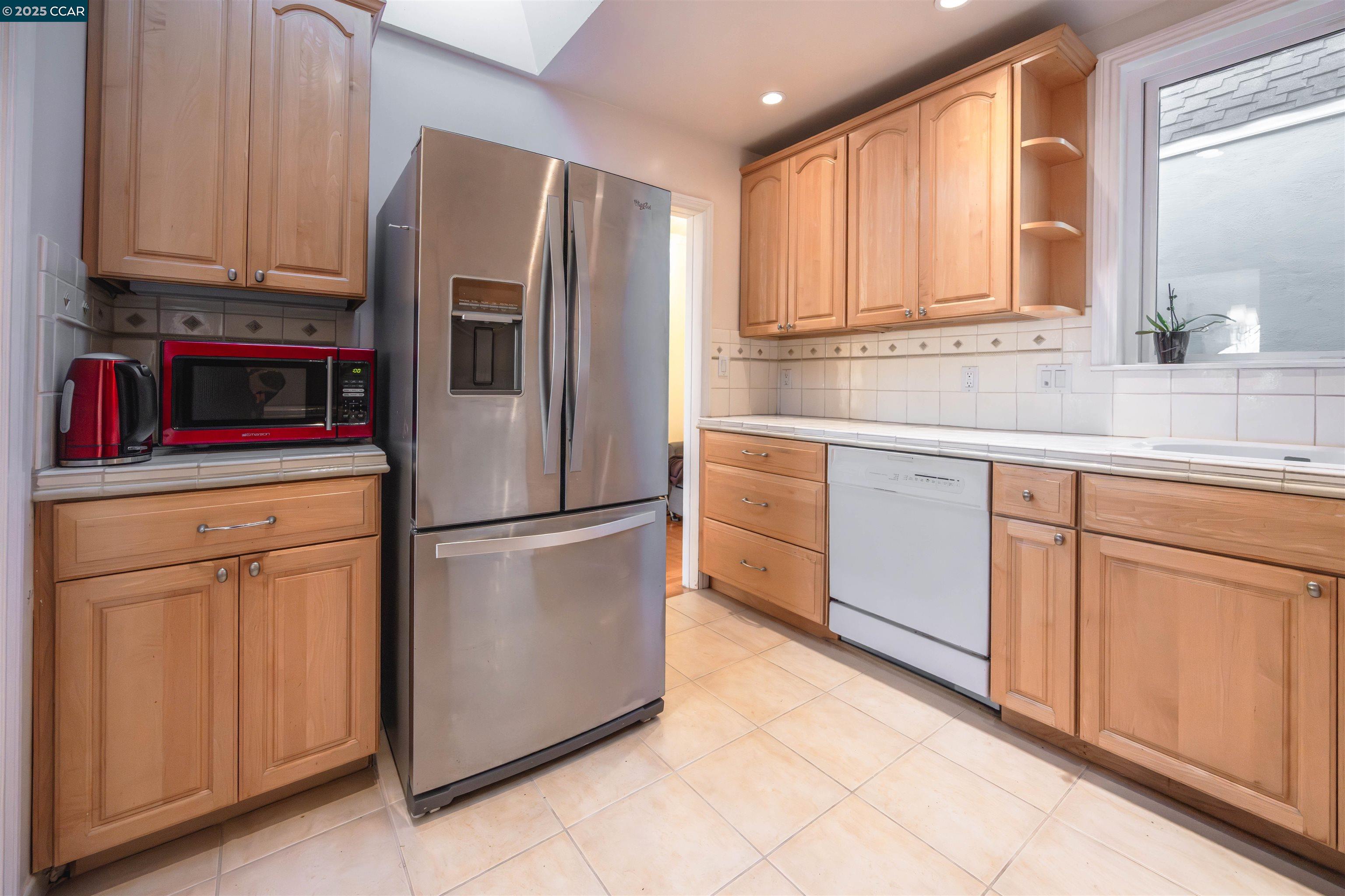 Detail Gallery Image 9 of 44 For 2624 Ortega Street, San Francisco,  CA 94122 - 2 Beds | 1 Baths