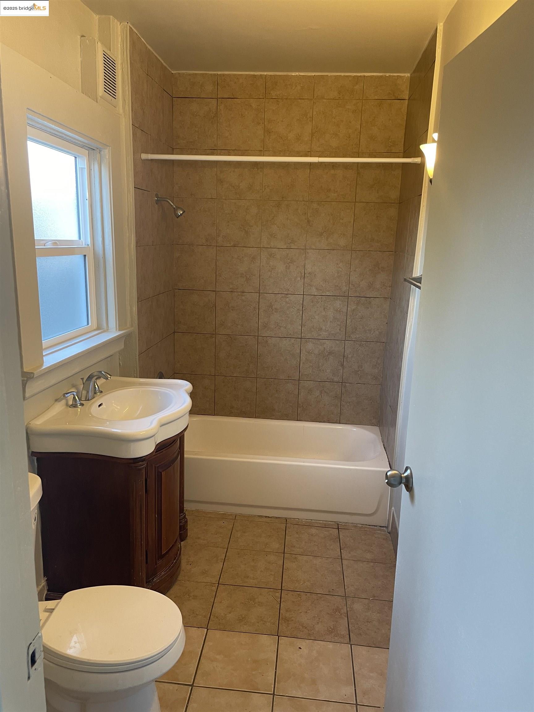 Detail Gallery Image 21 of 31 For 3525 Bissell Avenue, Richmond,  CA 94804 - 3 Beds | 1 Baths