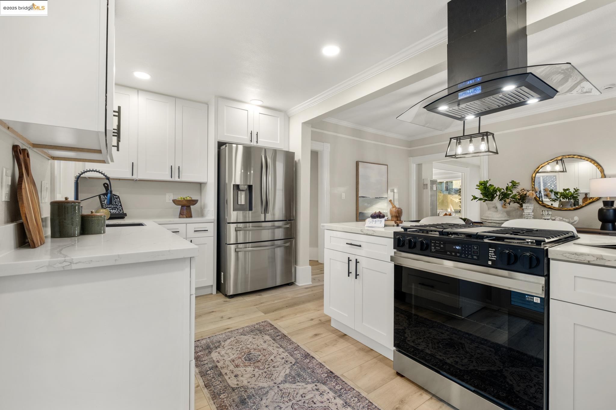 Detail Gallery Image 14 of 48 For 2050 E 30th St, Oakland,  CA 94606 - 7 Beds | 5 Baths