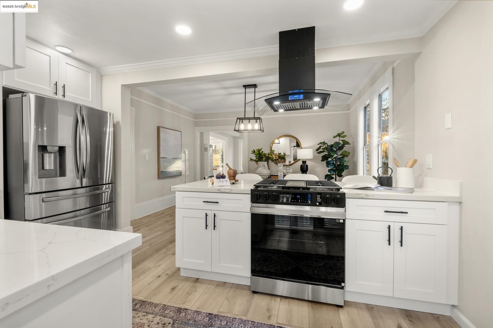 Detail Gallery Image 15 of 48 For 2050 E 30th St, Oakland,  CA 94606 - 7 Beds | 5 Baths