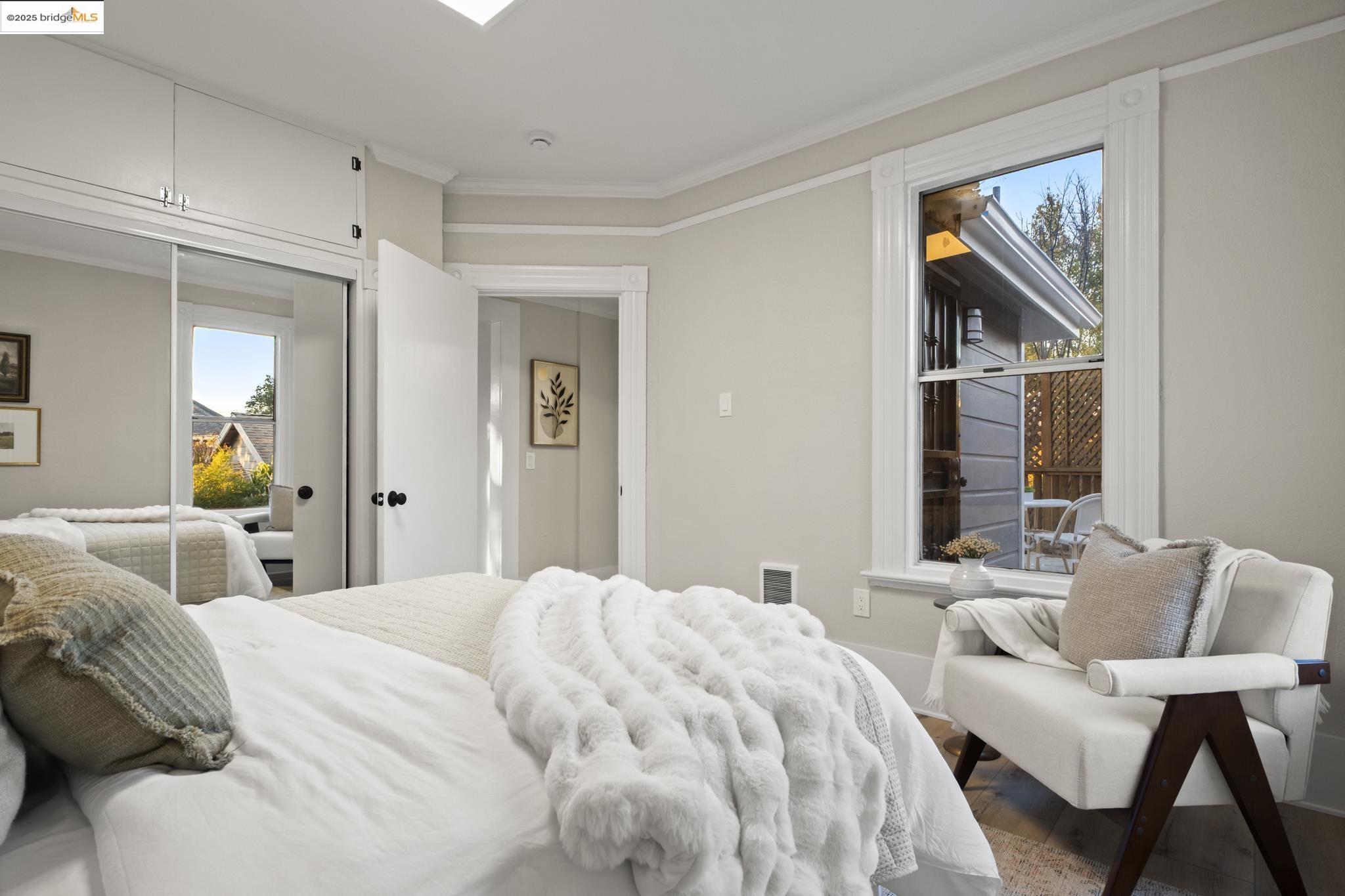 Detail Gallery Image 20 of 48 For 2050 E 30th St, Oakland,  CA 94606 - 7 Beds | 5 Baths