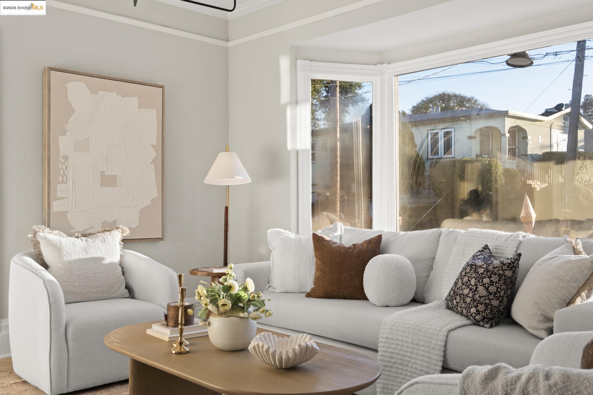 Detail Gallery Image 3 of 48 For 2050 E 30th St, Oakland,  CA 94606 - 7 Beds | 5 Baths