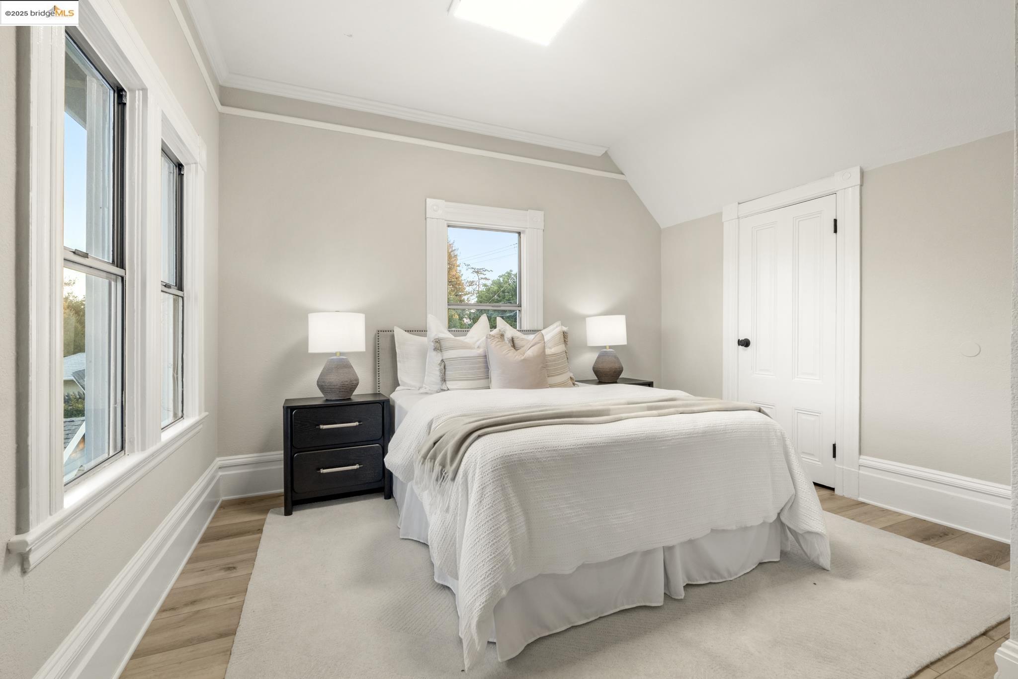 Detail Gallery Image 22 of 48 For 2050 E 30th St, Oakland,  CA 94606 - 7 Beds | 5 Baths