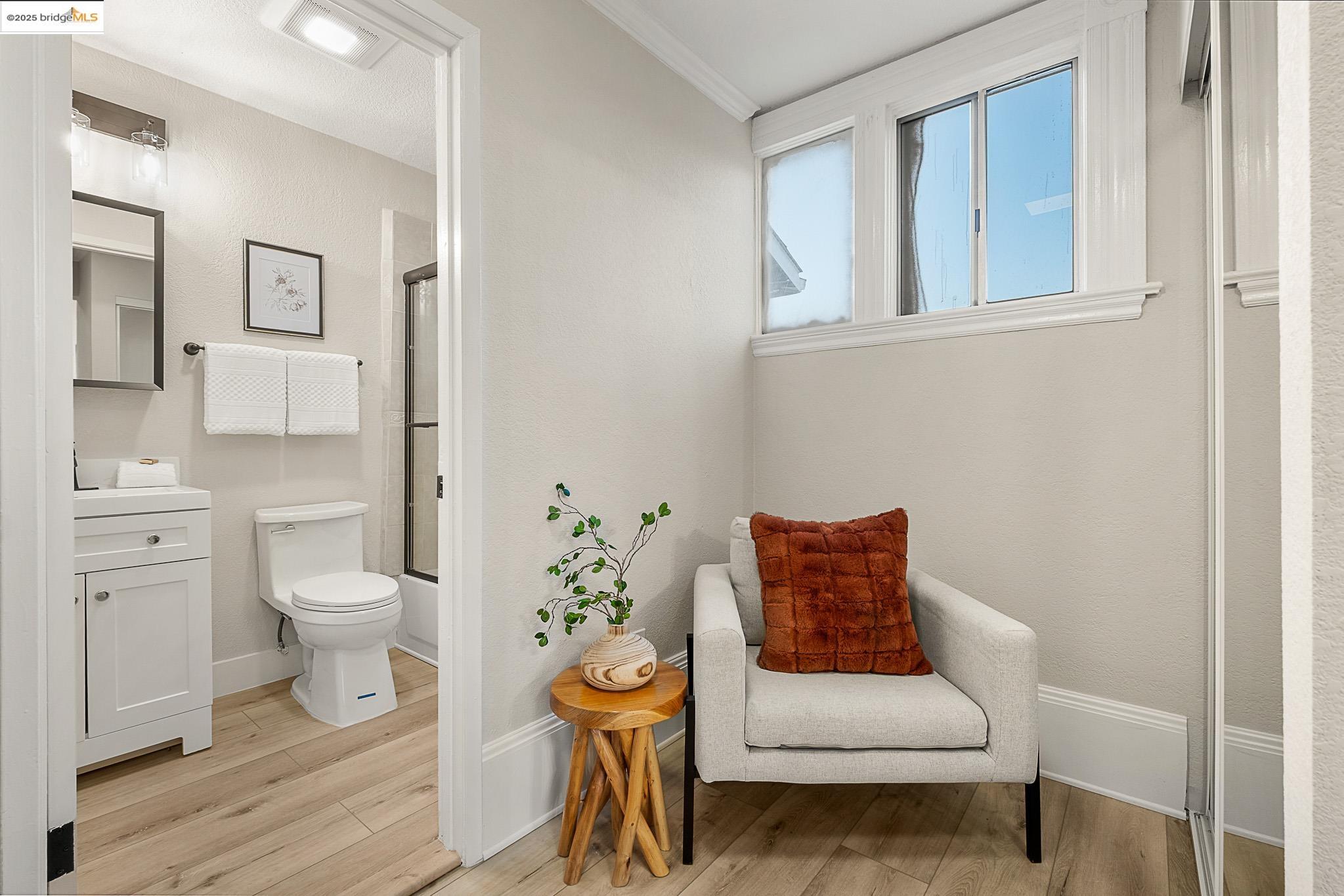 Detail Gallery Image 25 of 48 For 2050 E 30th St, Oakland,  CA 94606 - 7 Beds | 5 Baths