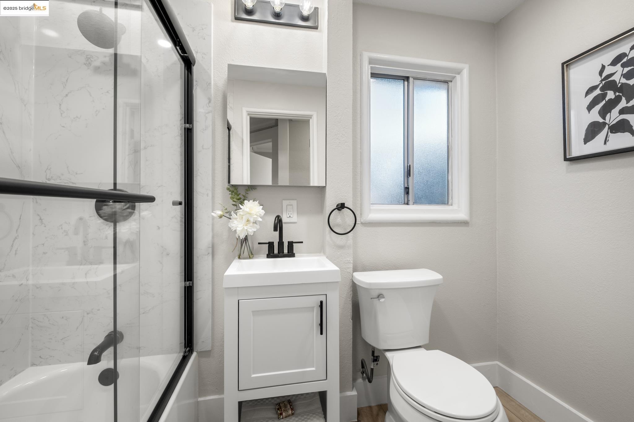 Detail Gallery Image 26 of 48 For 2050 E 30th St, Oakland,  CA 94606 - 7 Beds | 5 Baths