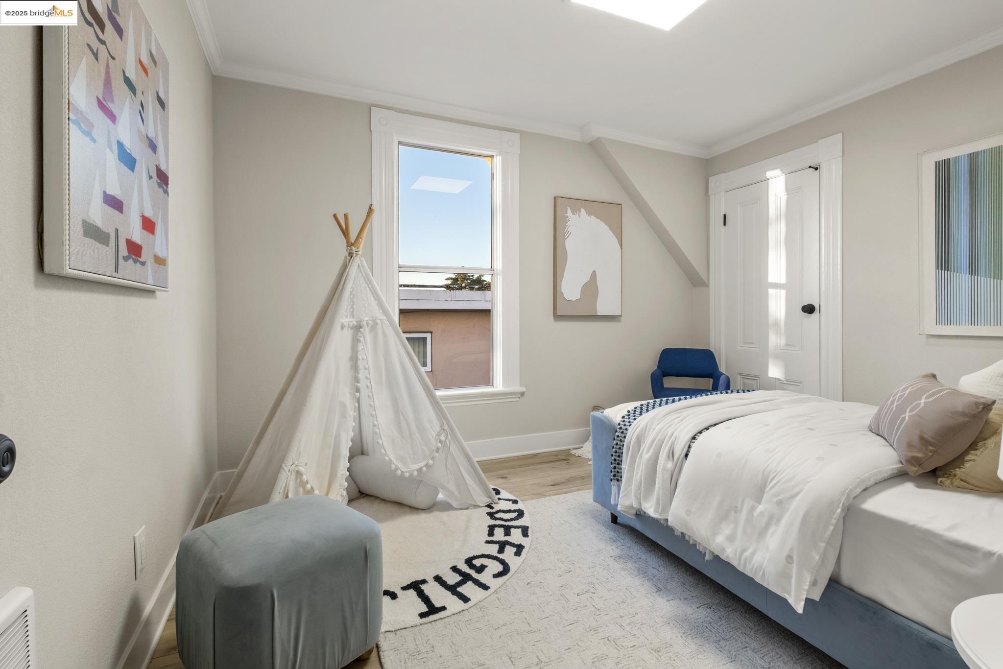 Detail Gallery Image 27 of 48 For 2050 E 30th St, Oakland,  CA 94606 - 7 Beds | 5 Baths