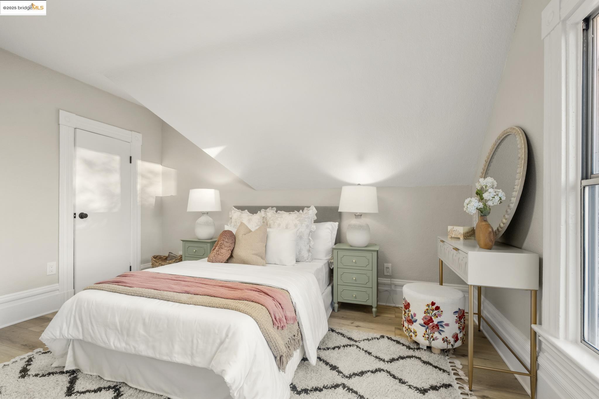 Detail Gallery Image 29 of 48 For 2050 E 30th St, Oakland,  CA 94606 - 7 Beds | 5 Baths