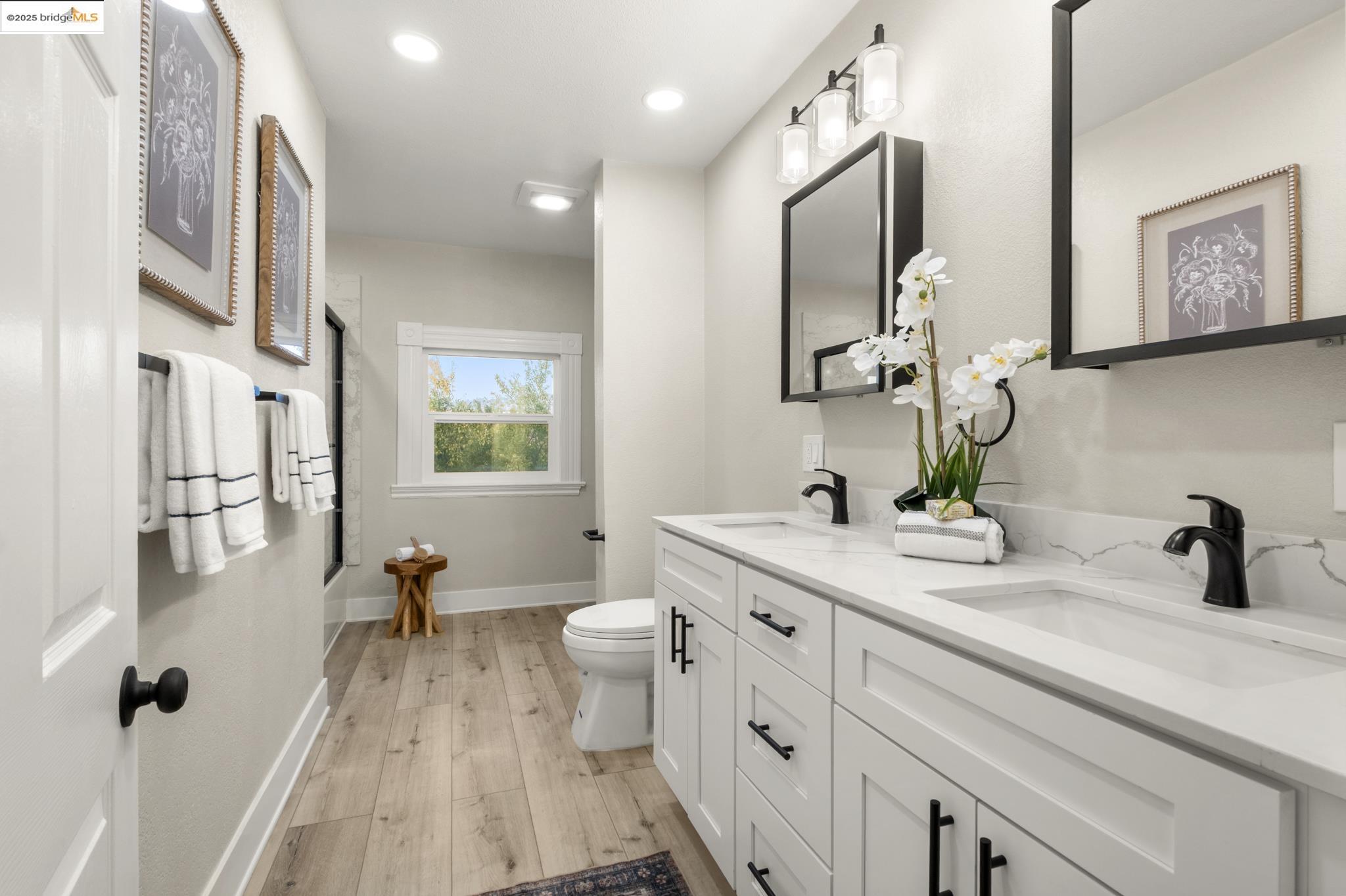 Detail Gallery Image 30 of 48 For 2050 E 30th St, Oakland,  CA 94606 - 7 Beds | 5 Baths